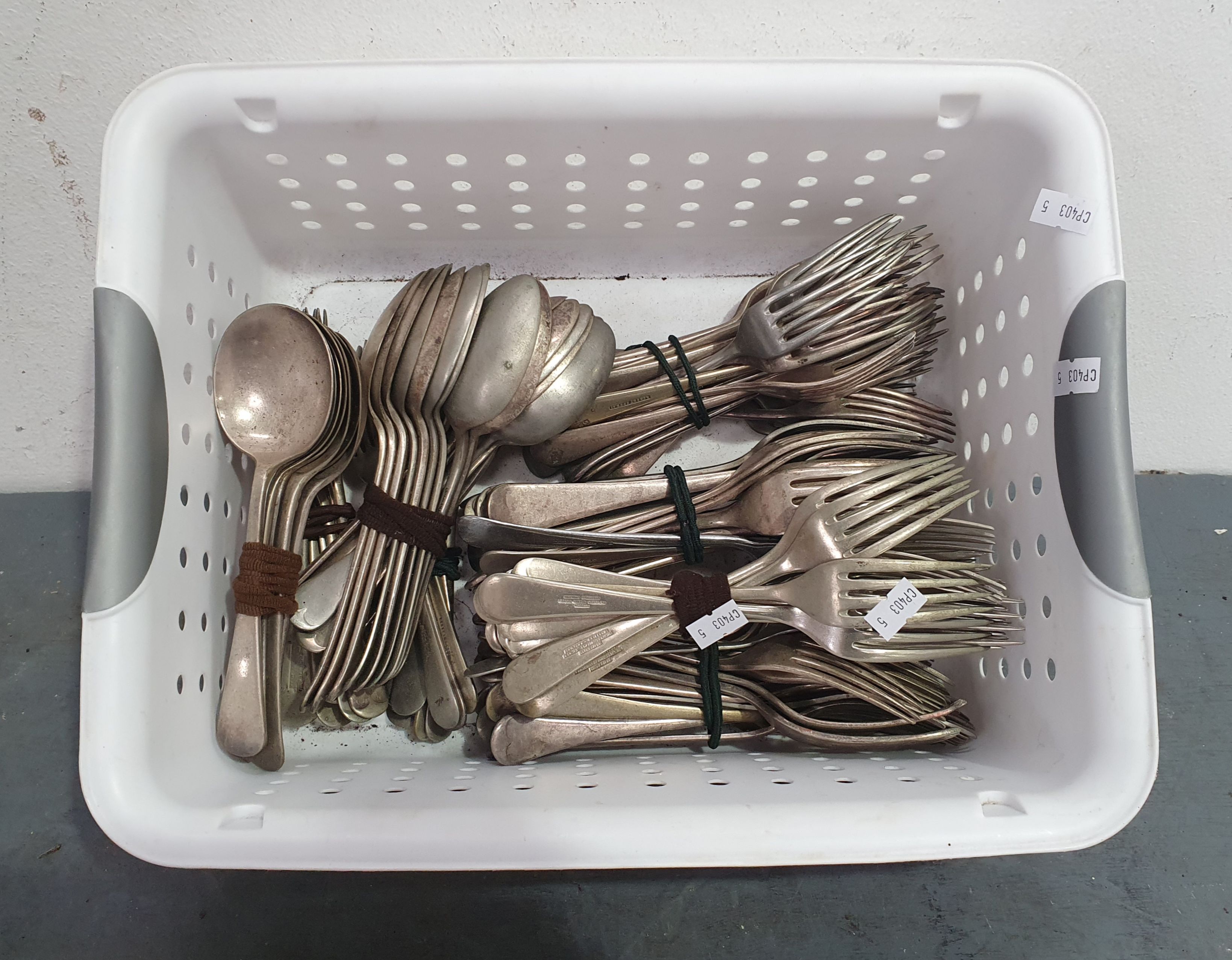 A GROUP OF SILVERPLATE CUTLERY