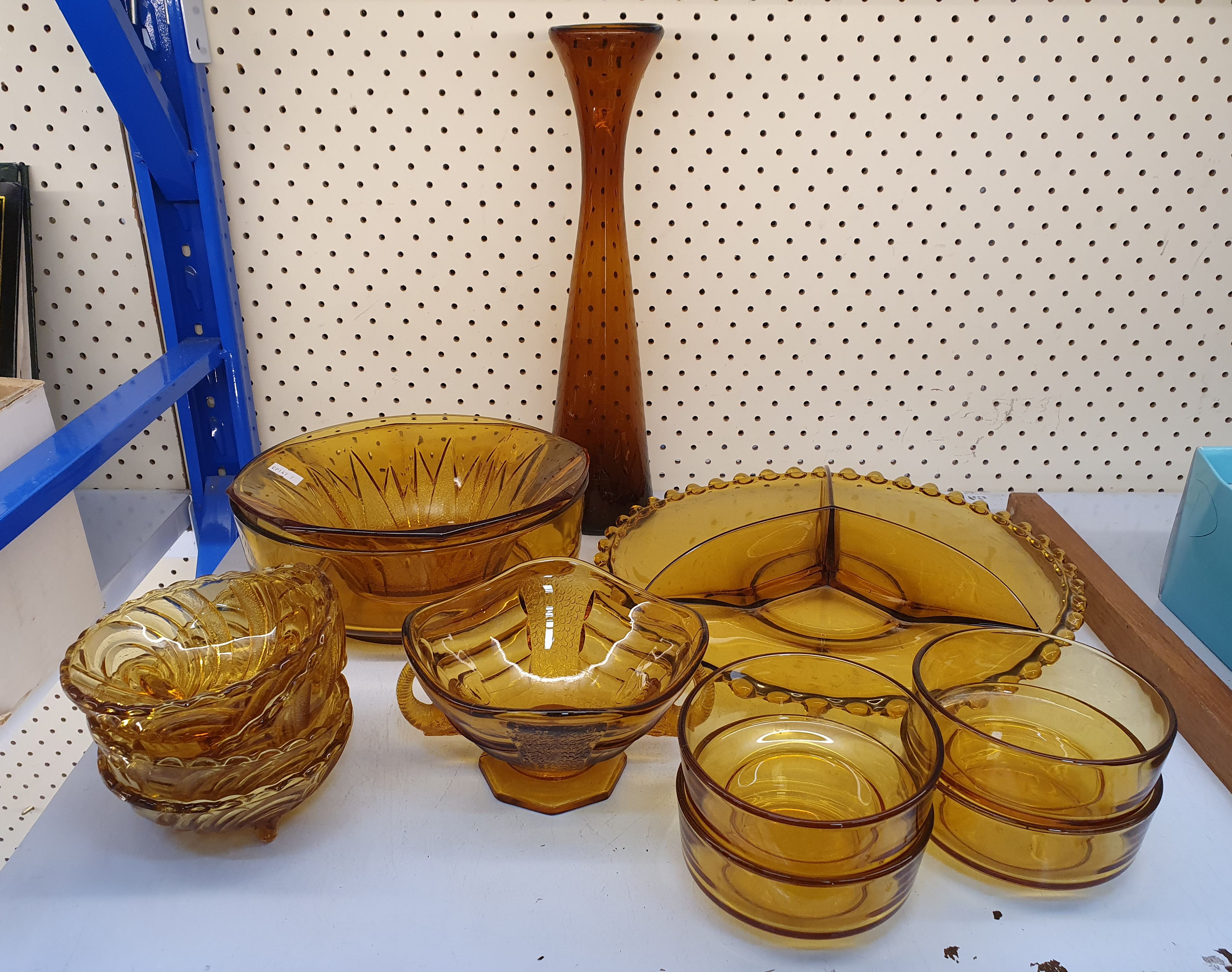 5 · A GROUP OF VINTAGE AMBER GLASS