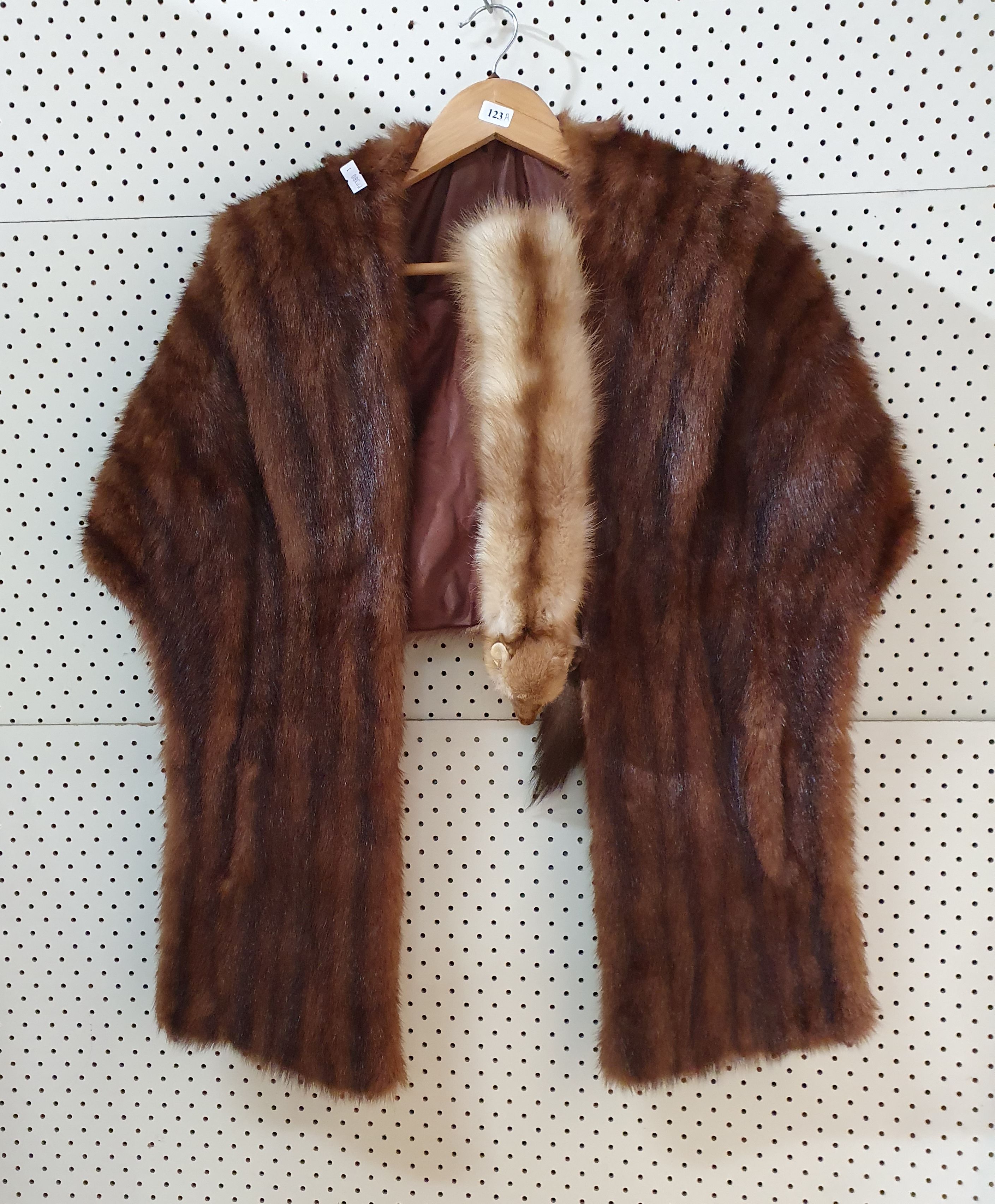 123A · A FUR STOLE AND FOX COLLAR