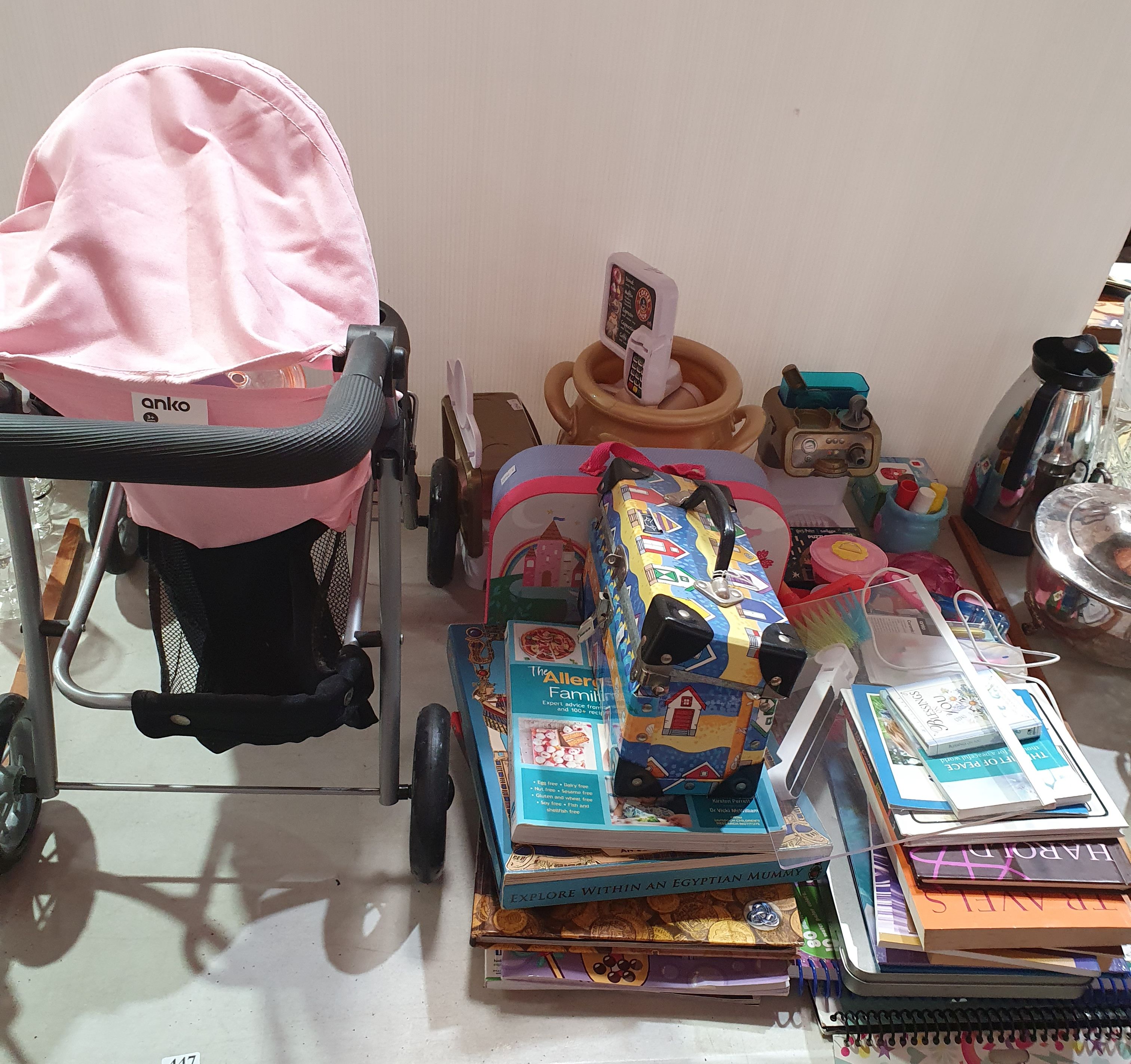 447 · A QUANTITY OF CHILD'S TOYS