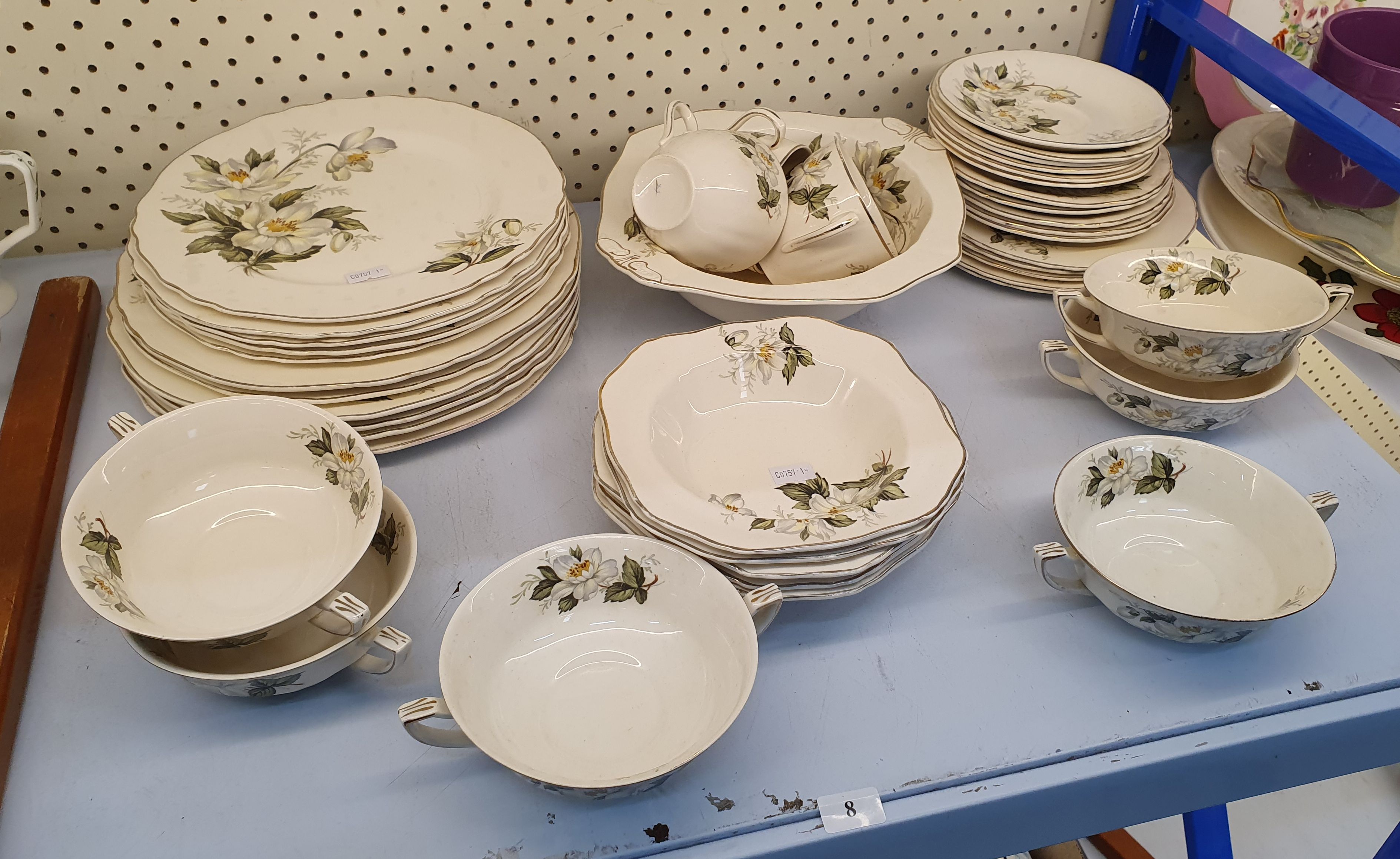 8 · AN ALFRED MEAKIN PART DINNERSET