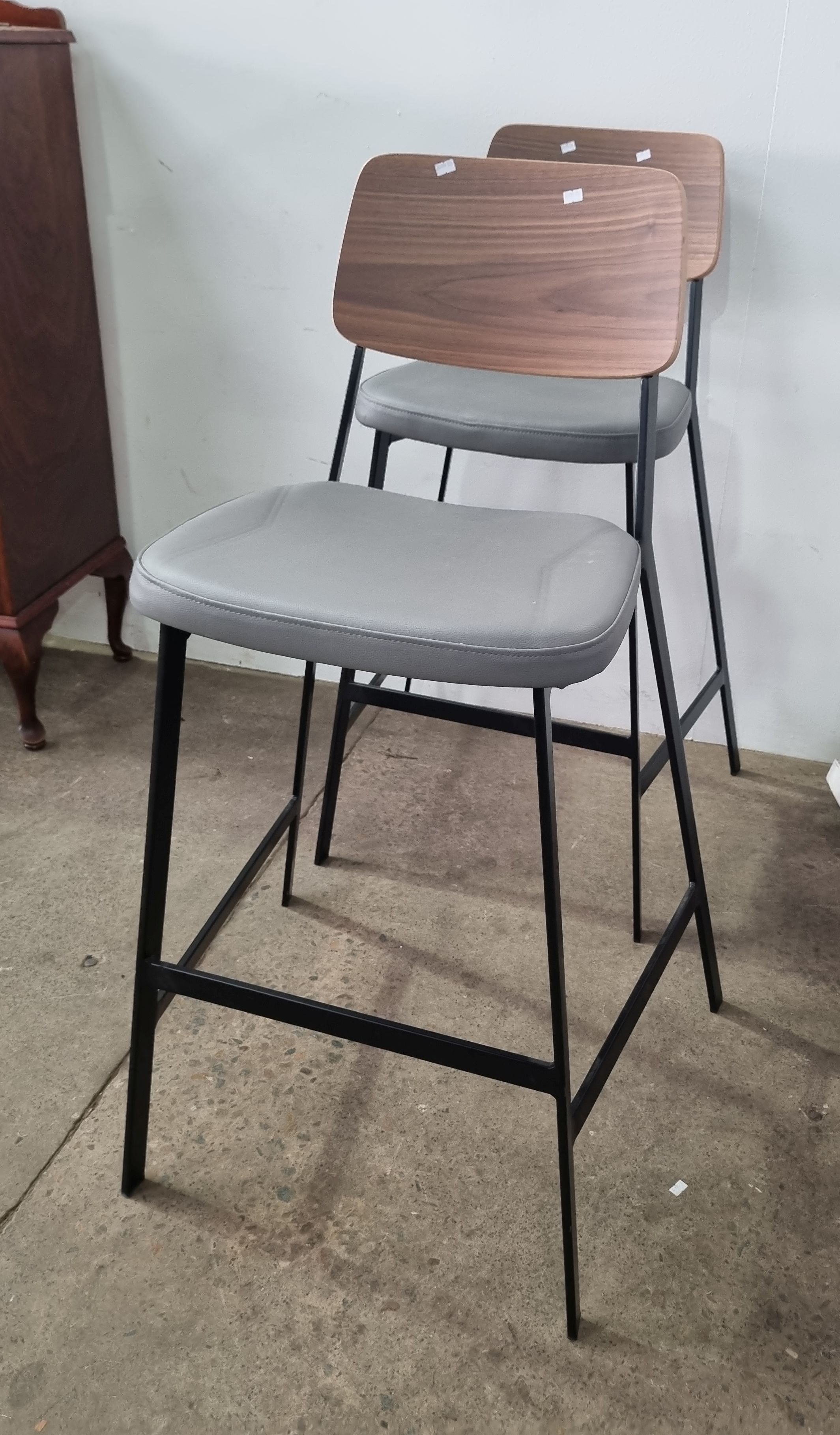 2207 · TWO STOOLS