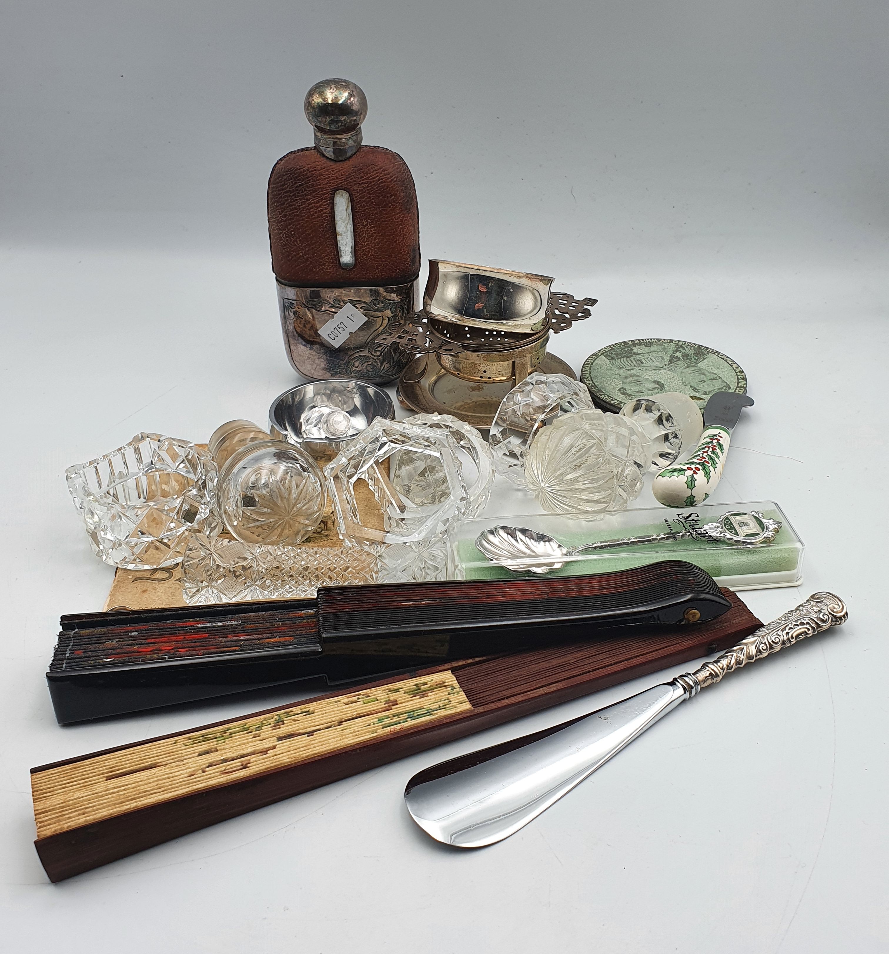 284 · A GROUP OF VARIOUS ITEMS
