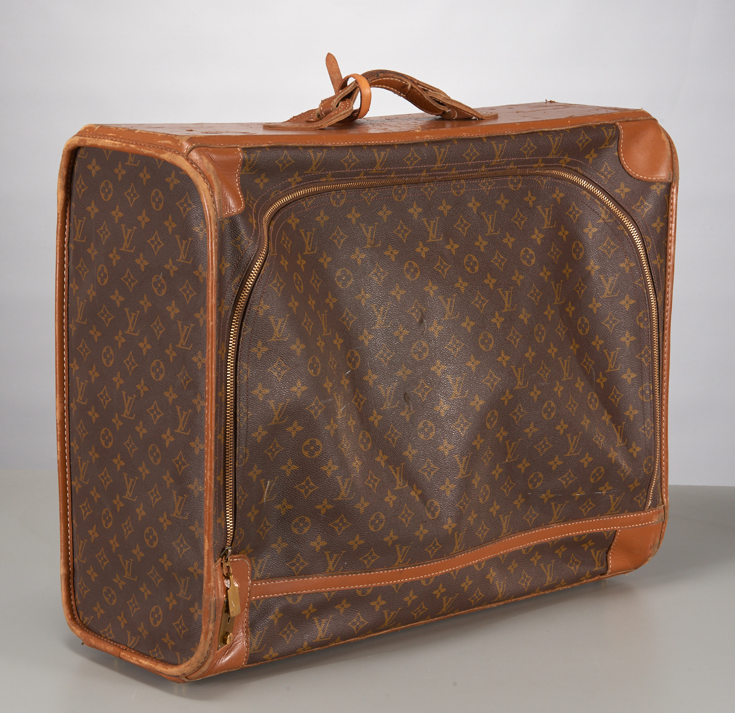 Louis Vuitton Vintage Monogram Canvas Pullman Travel Suitcase – LENDER &  BUYER OF LUXURY ASSETS
