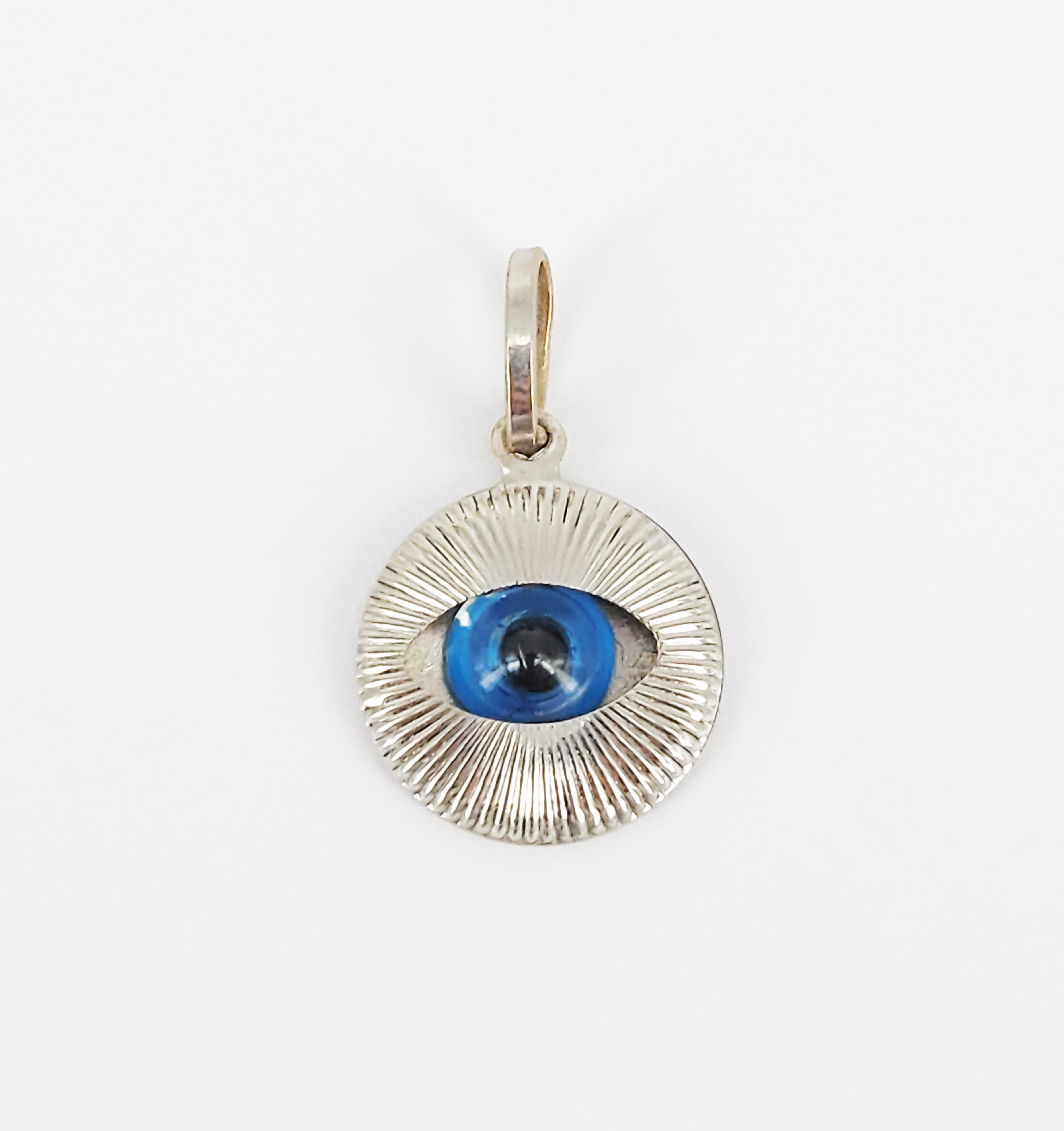 401 · A 9ct WHITE GOLD EVIL EYE PENDANT