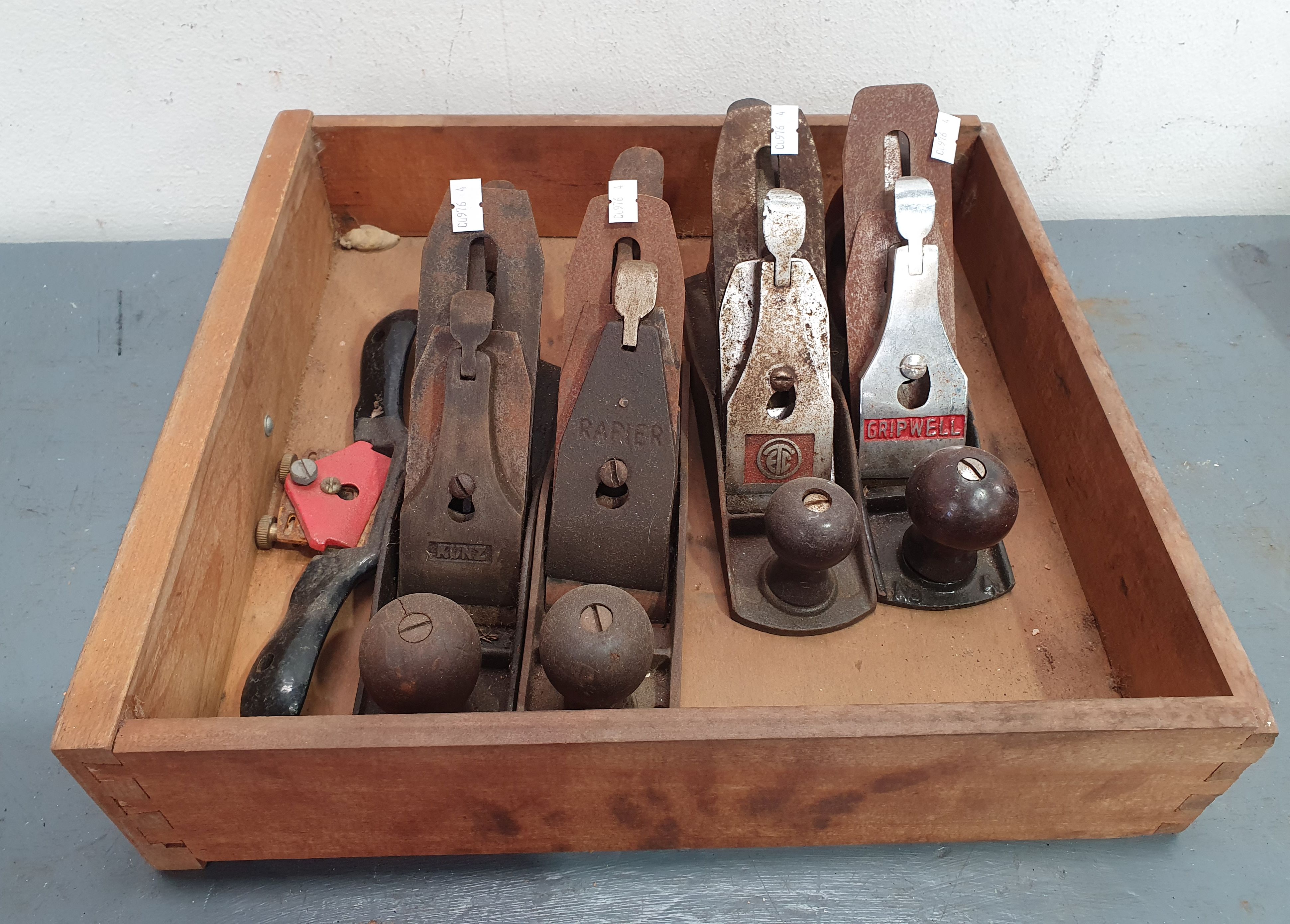 1298 · A GROUP OF ANTIQUE WOOD-WORKING PLANES