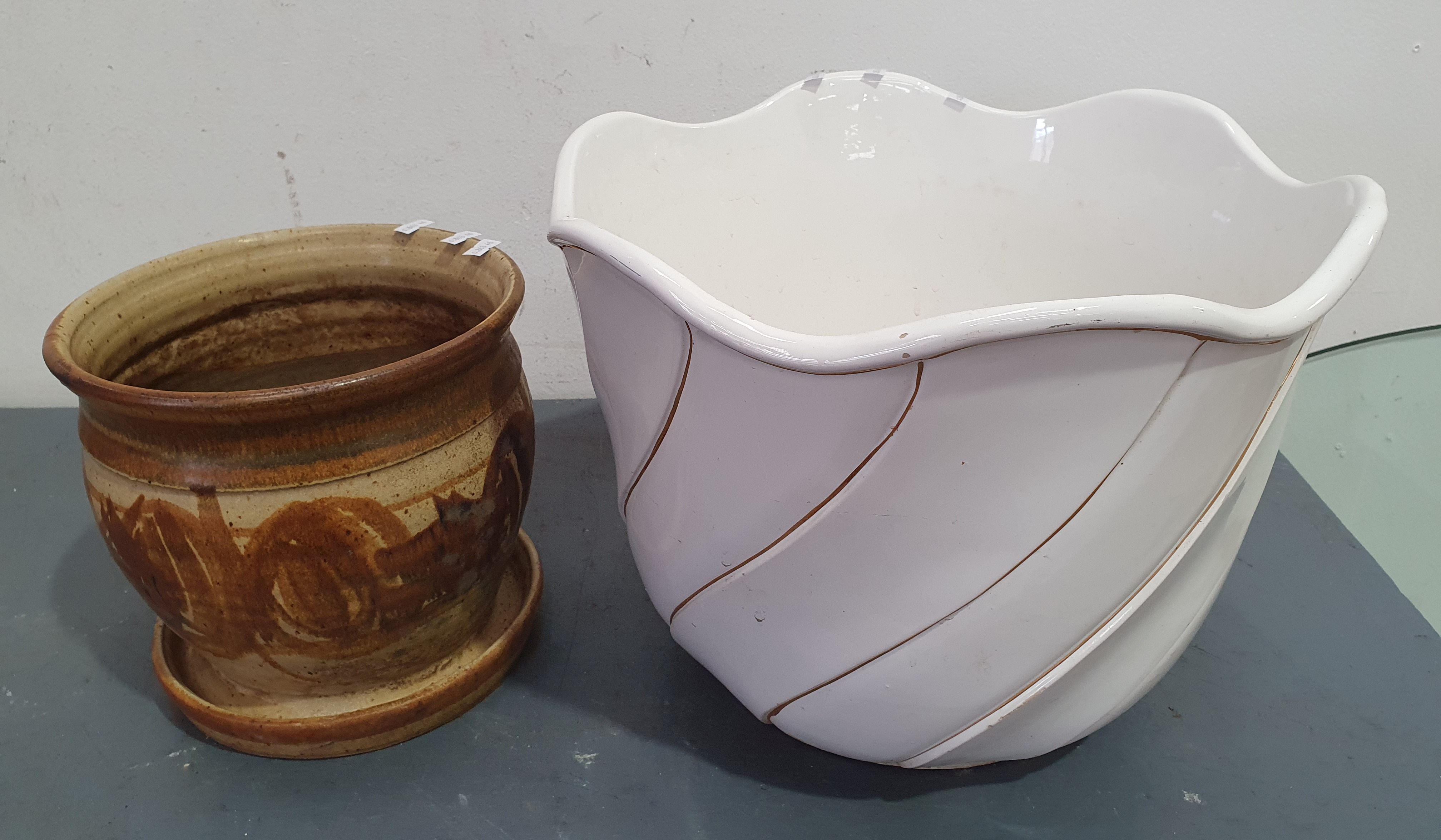 1091 · TWO VARIOUS POTS