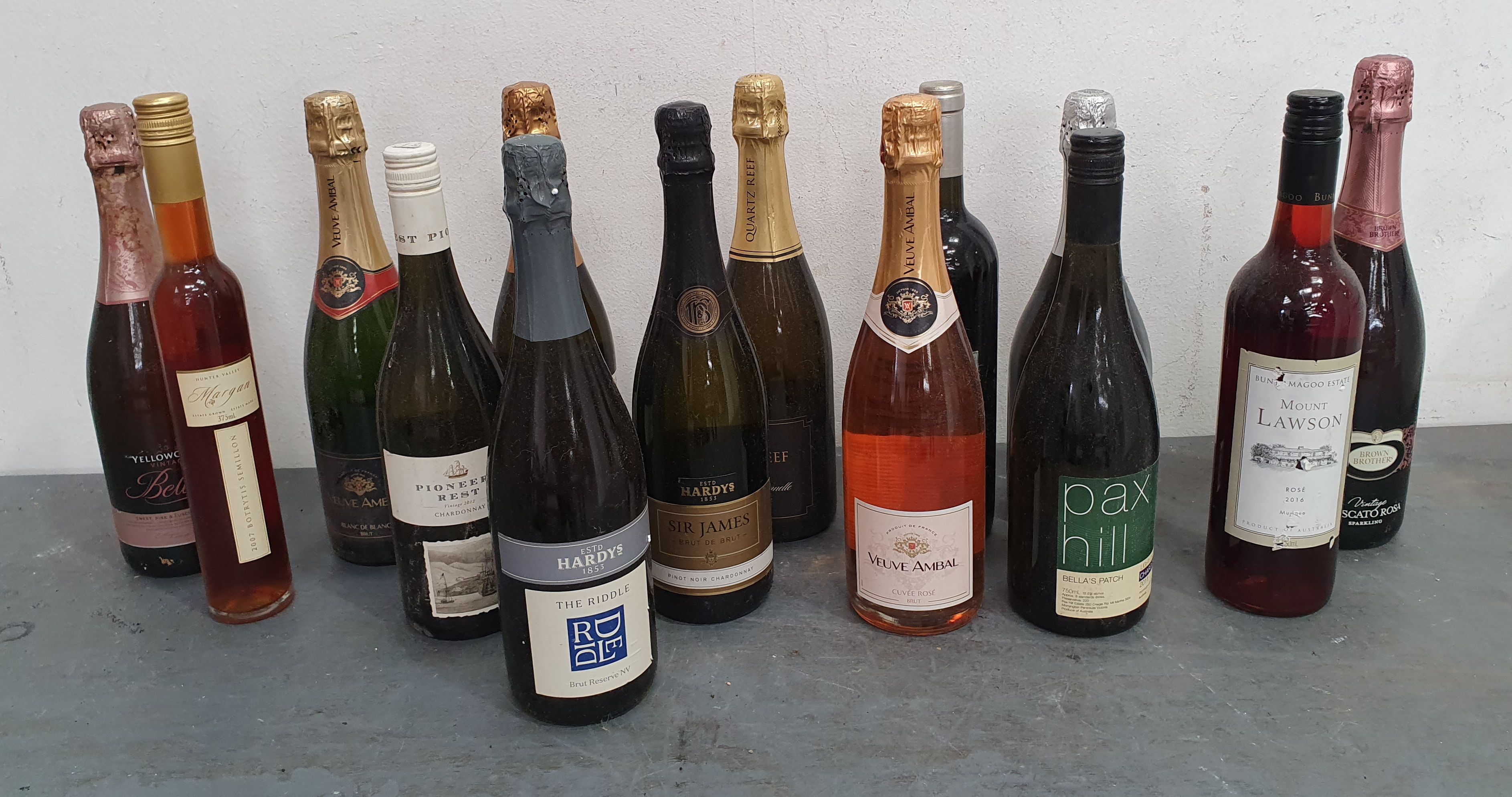 A GROUP OF 14 BOTTLES OF ALCOHOL