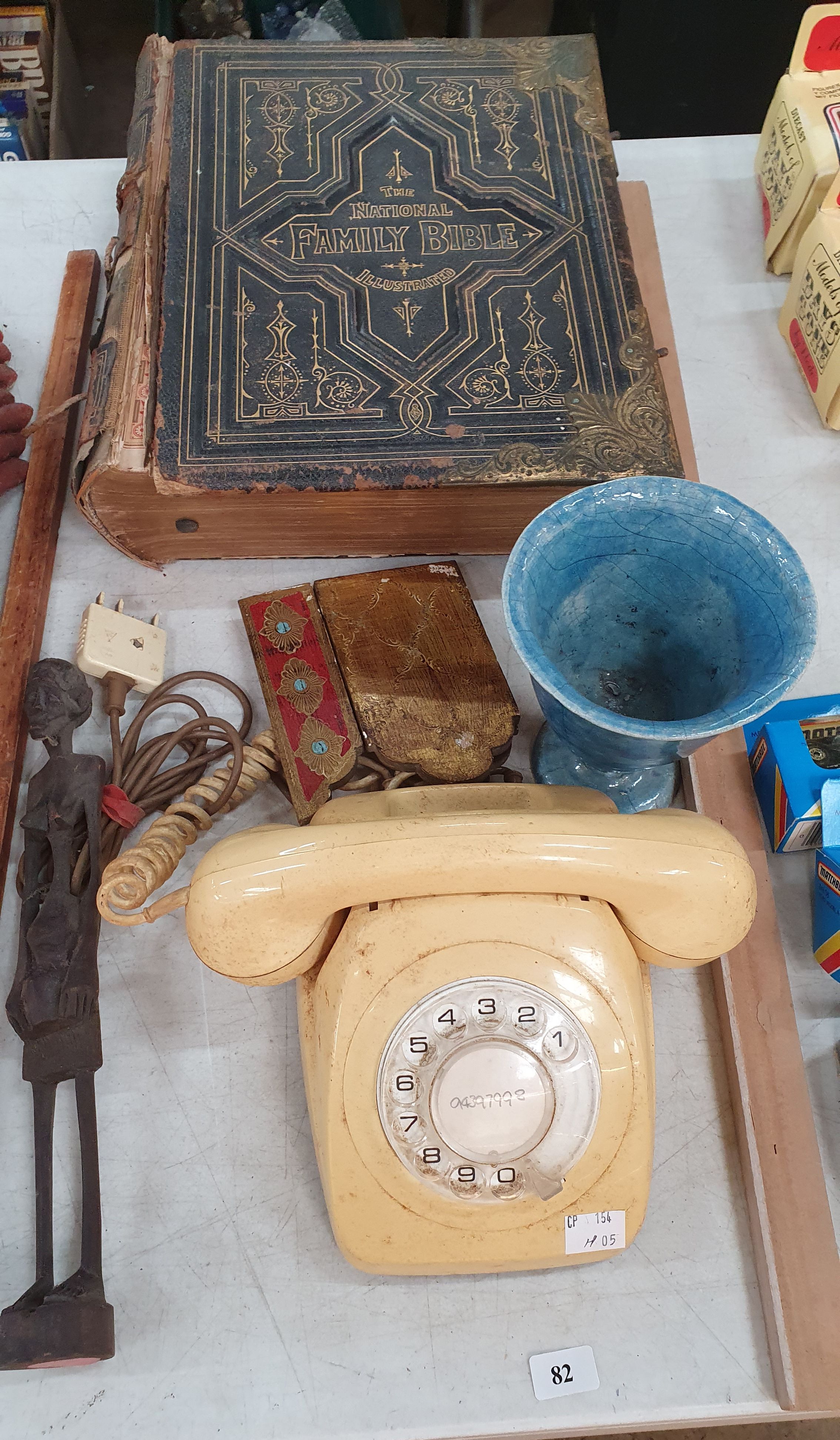 82 · A GROUP OF VARIOUS ITEMS