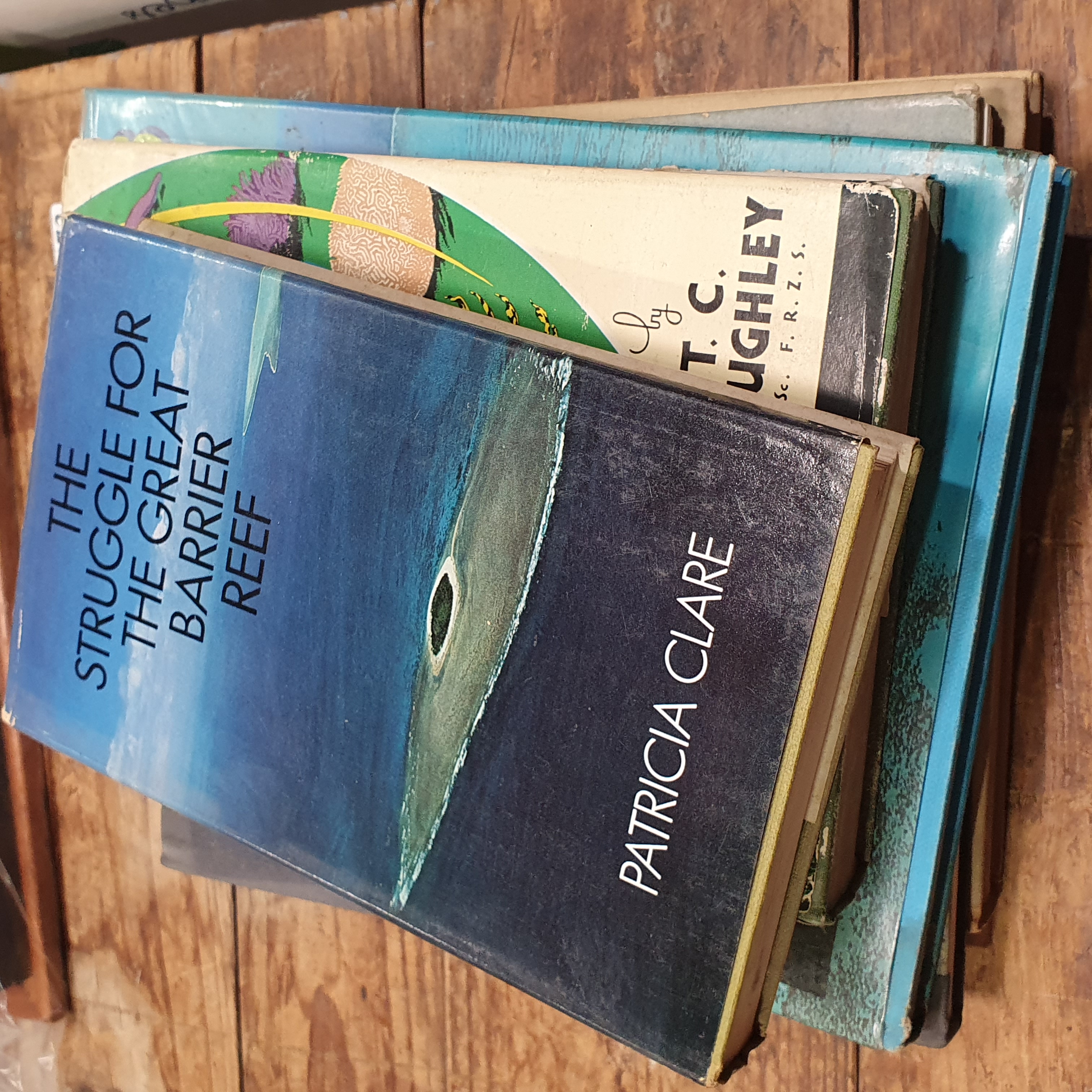 472 · A GROUP OF FIVE VARIOUS BOOKS RELATED TO THE GREAT BARRIER REEF