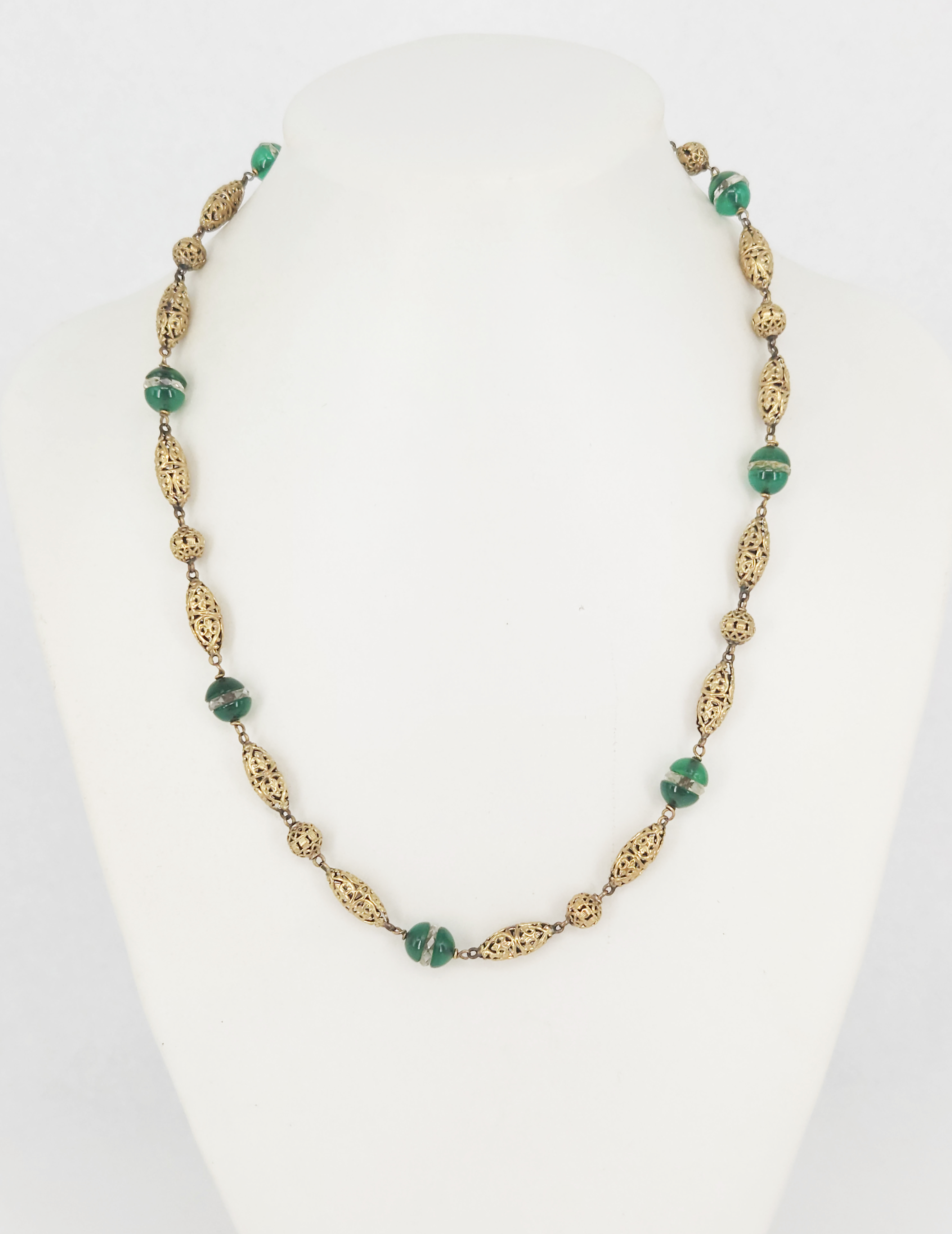 2 · A YELLOW FILIGREE GOLD CHALCEDONY AND QUARTZ NECKLACE