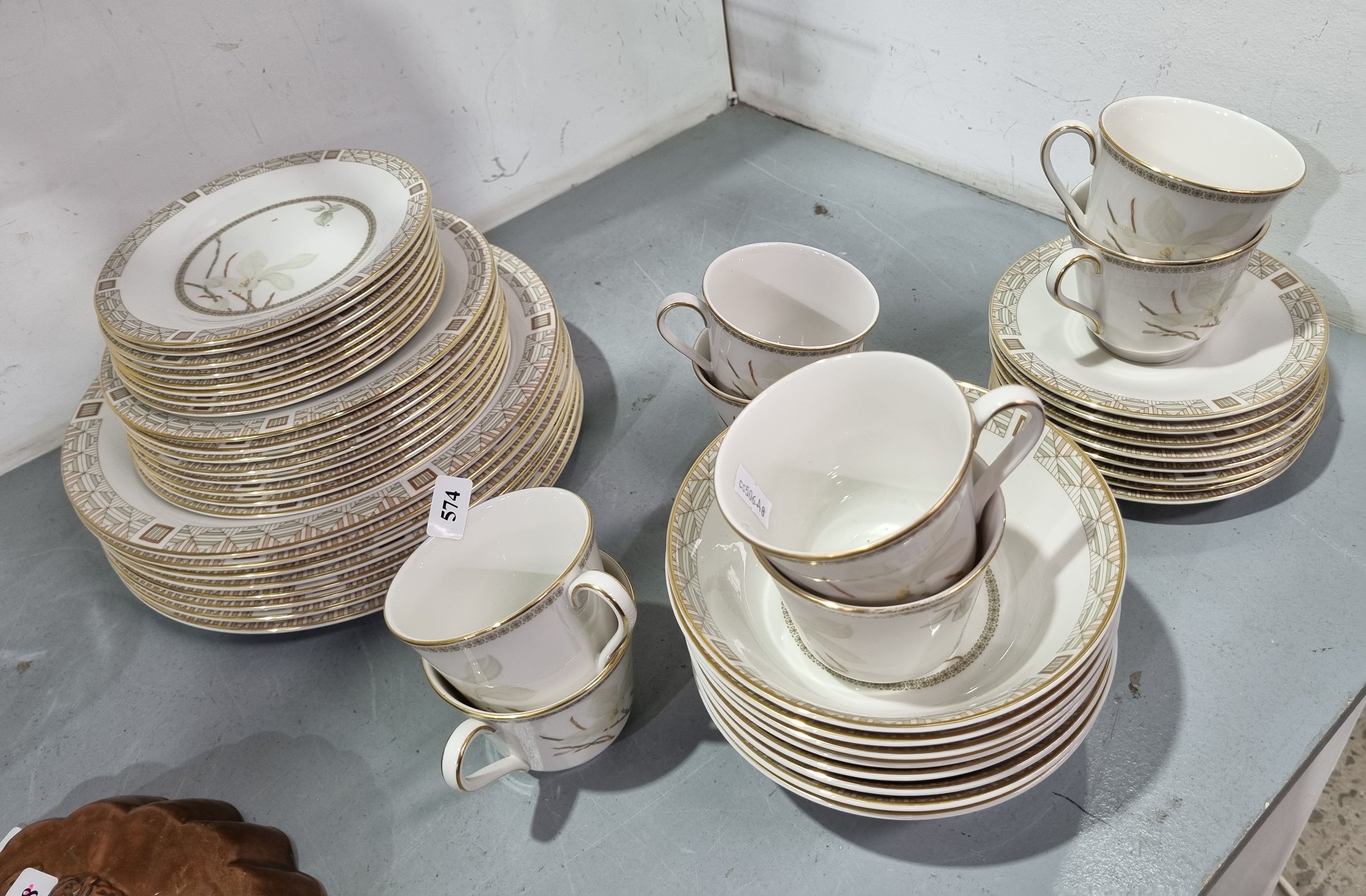 574 · A ROYAL DOULTON DINNER SERVICE