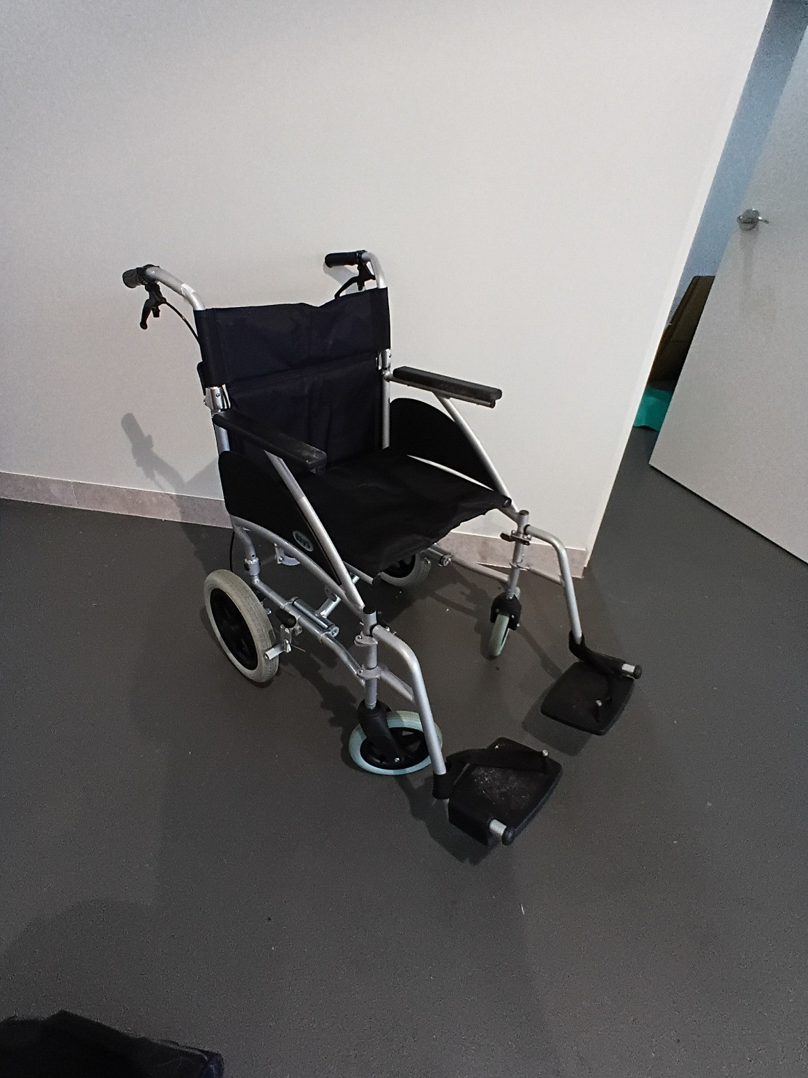1200 · A WHEELCHAIR