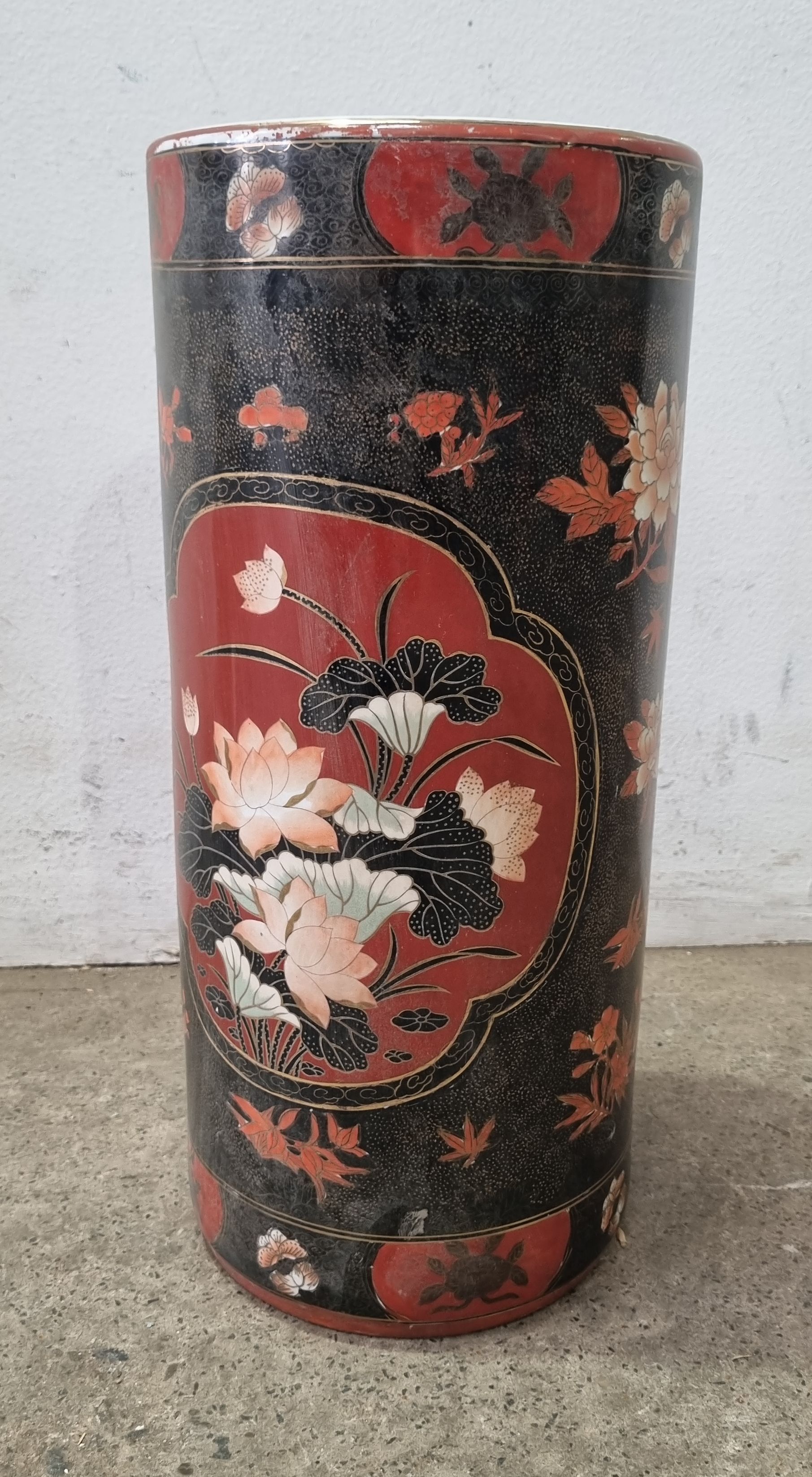 1111 · AN ORIENTAL CERAMIC VASE