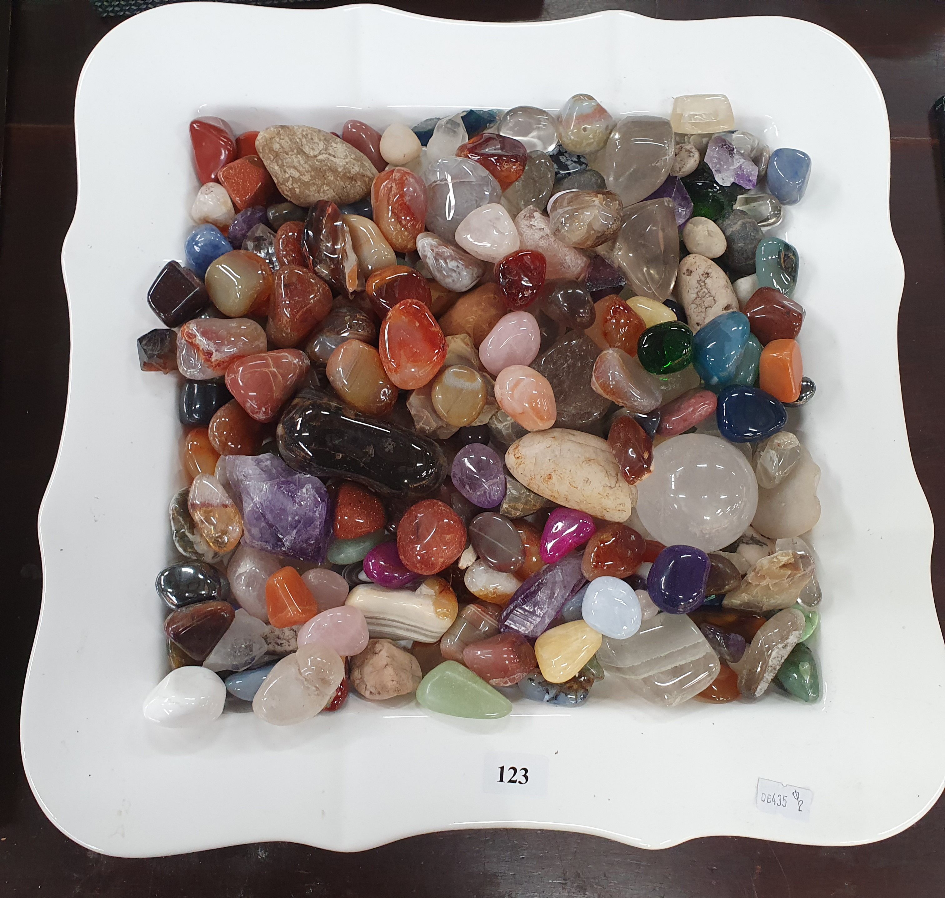 123 · A SELECTION OF POLISHED ROCKS AND CRYSTALS