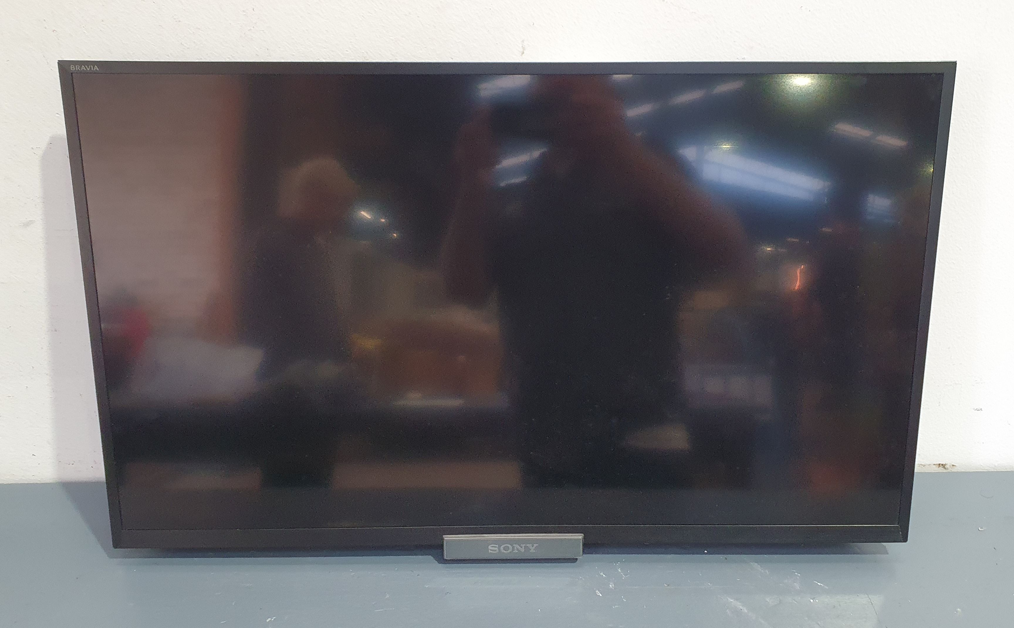 A Sony Bravia 32" Tv