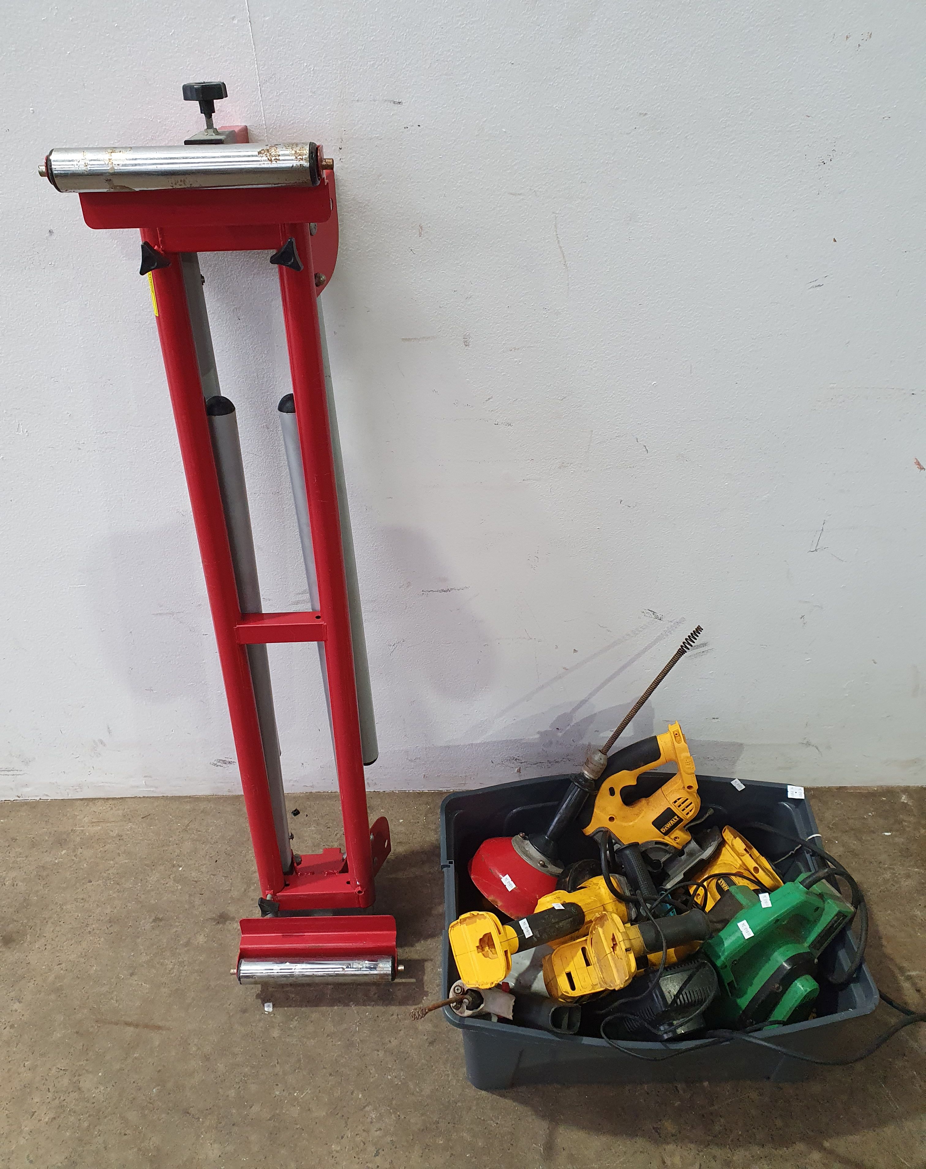 1233 · A GROUP OF TOOLS