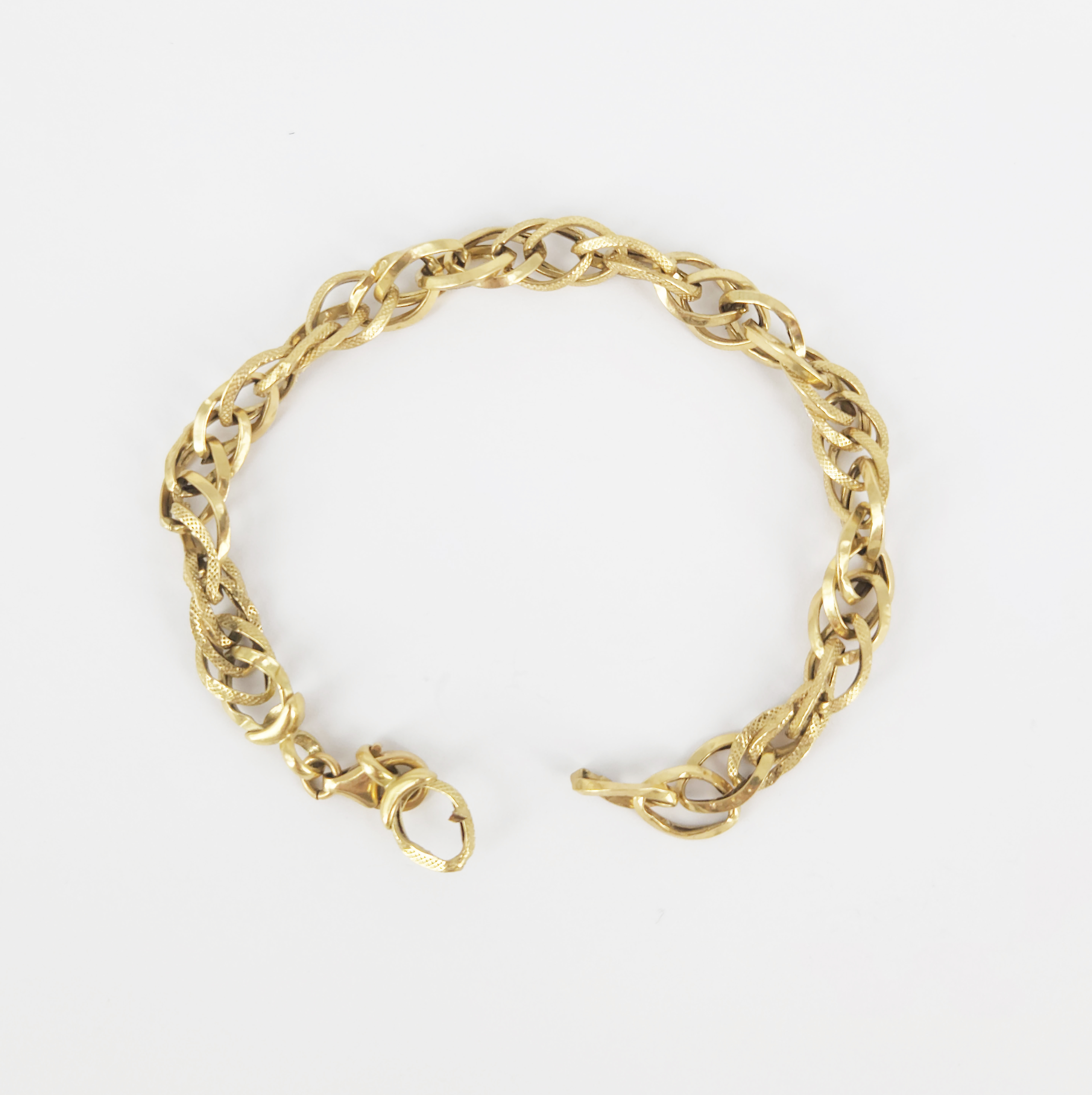 An 18ct Gold Bracelet