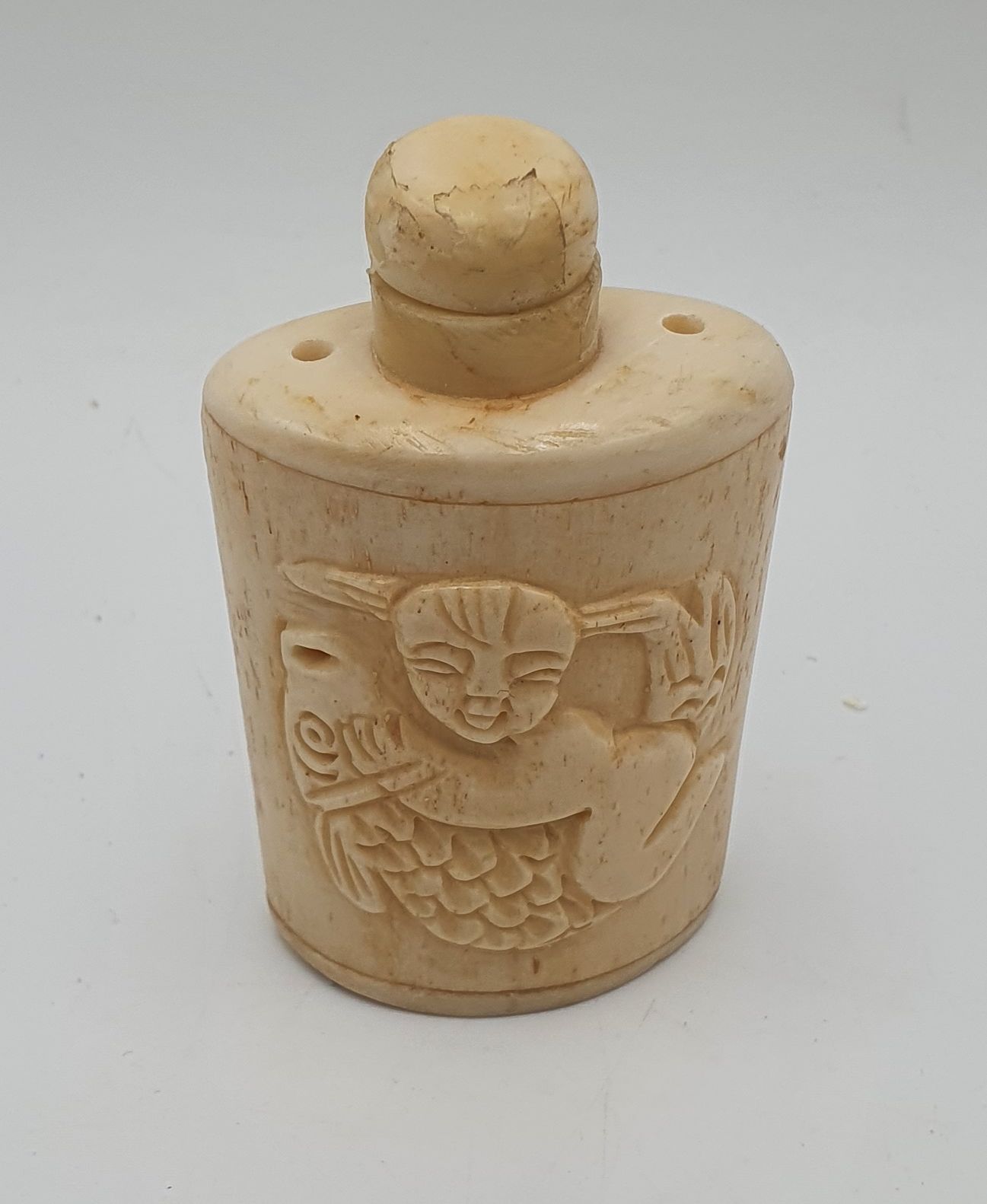 523 · A CARVED SNUFF BOTTLE NETSUKE