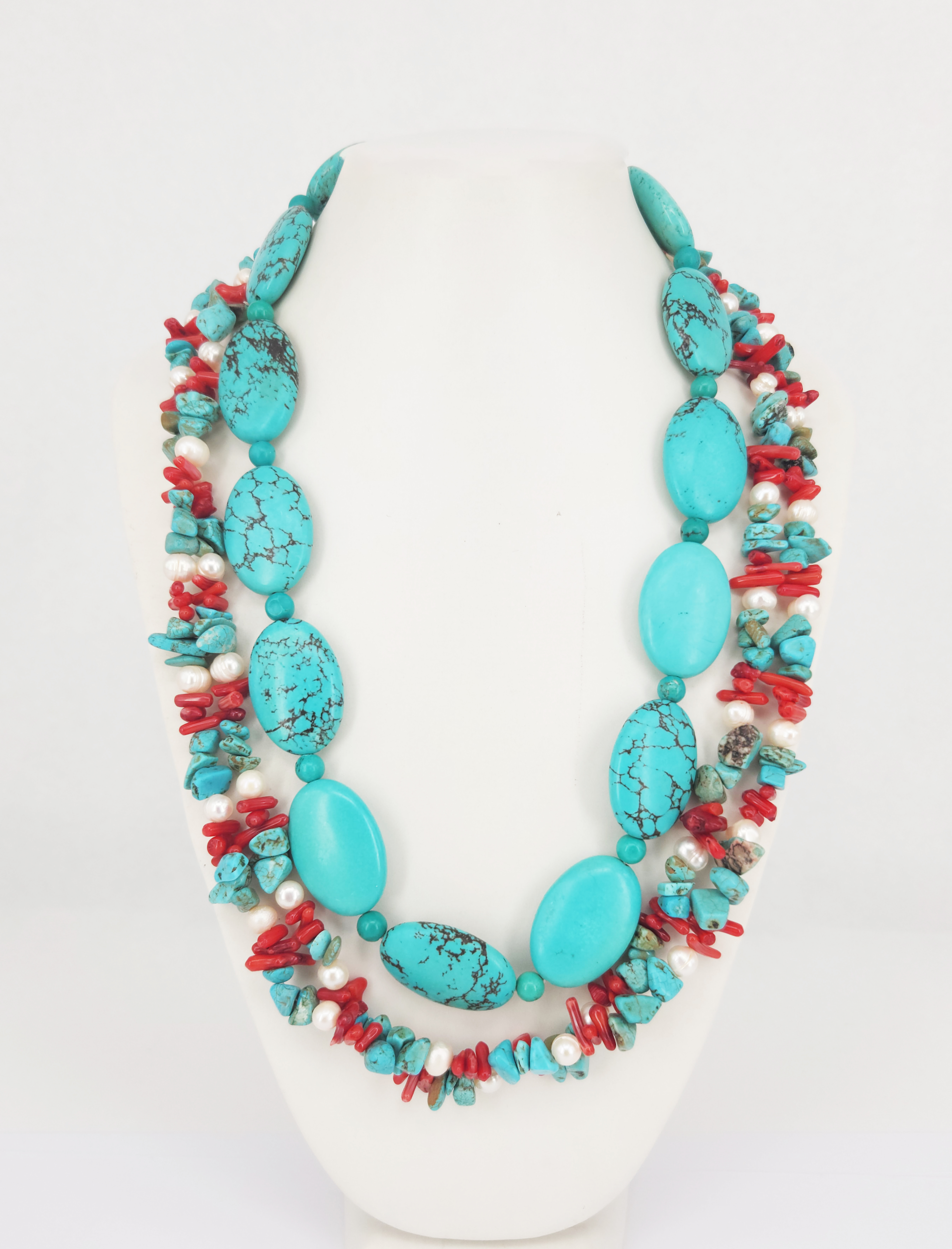 431 · A FRESHWATER PEARL CORAL AND TURQUOISE STRAND NECKLACE