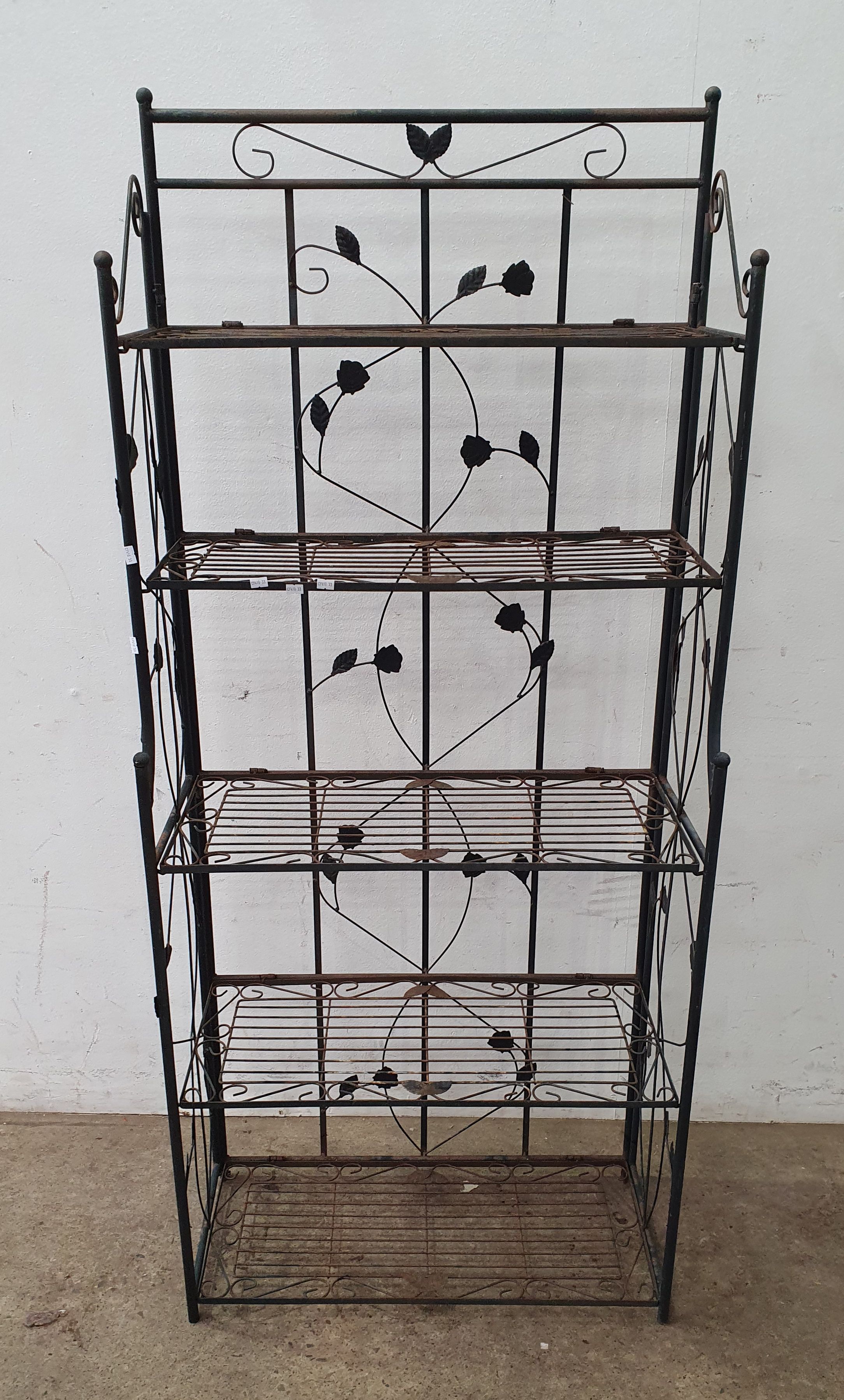 1054 · A BAKERS STAND