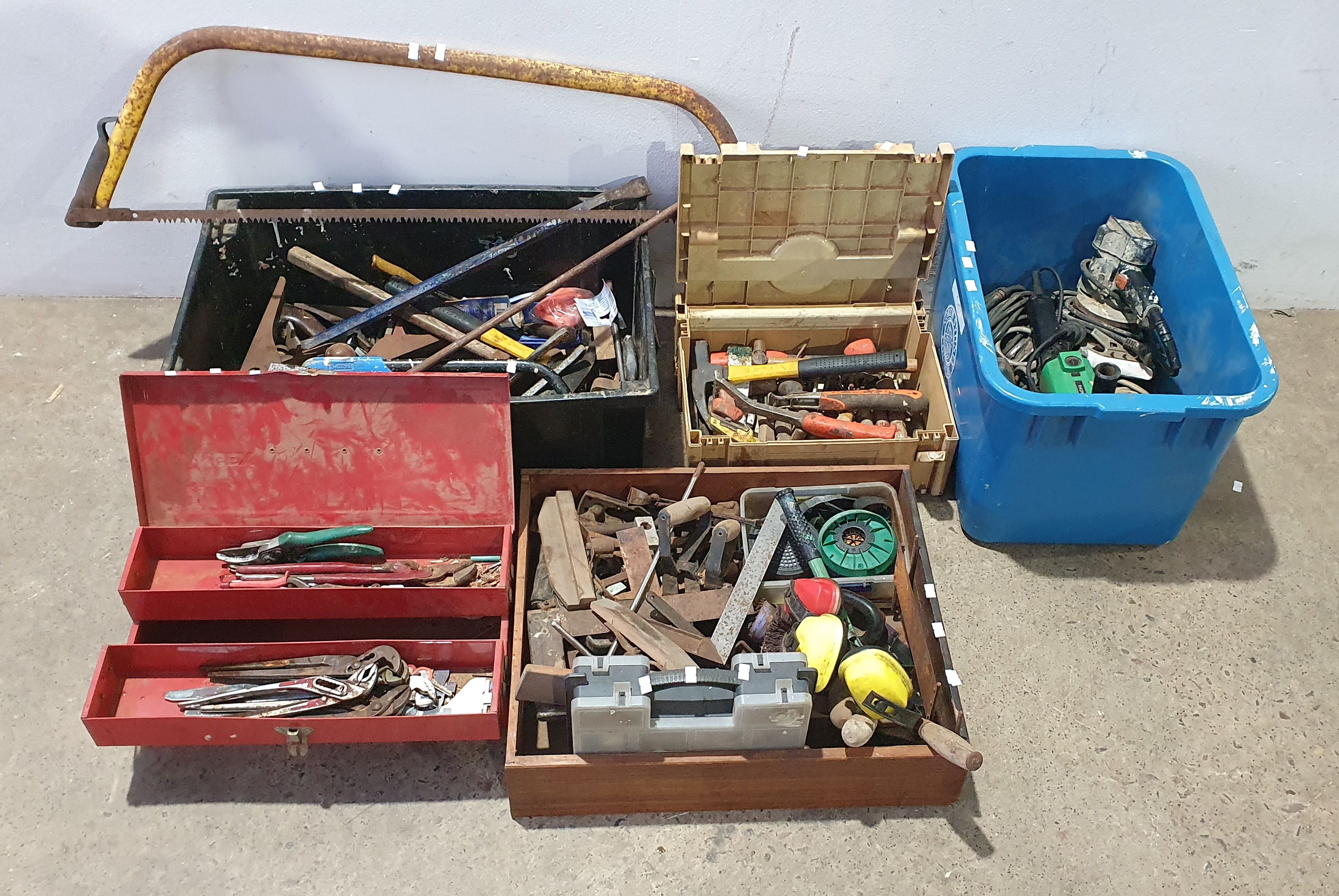 1161 · A LARGE GROUP OF VARIOUS TOOLS