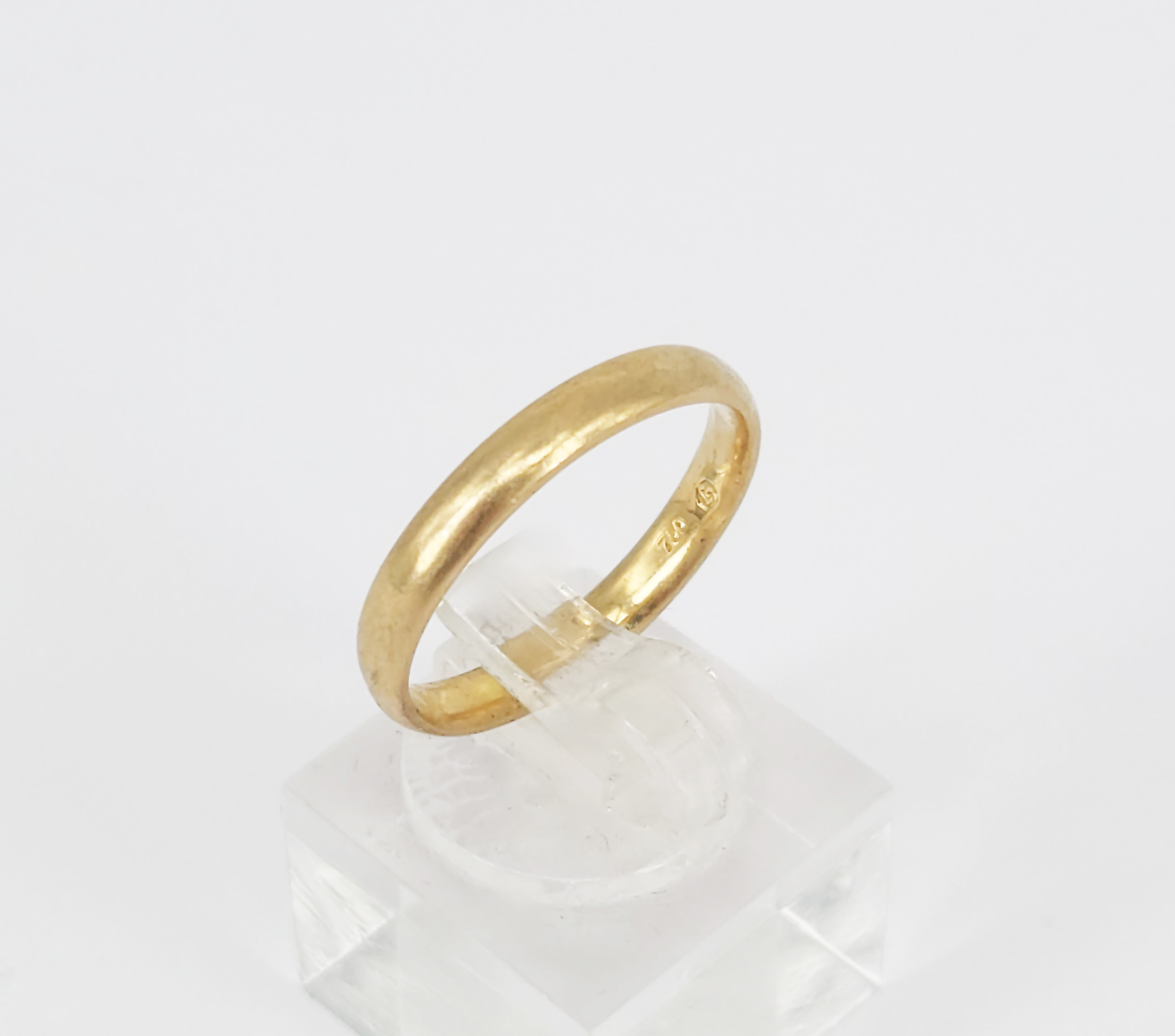 An 18ct Gold Band Ring