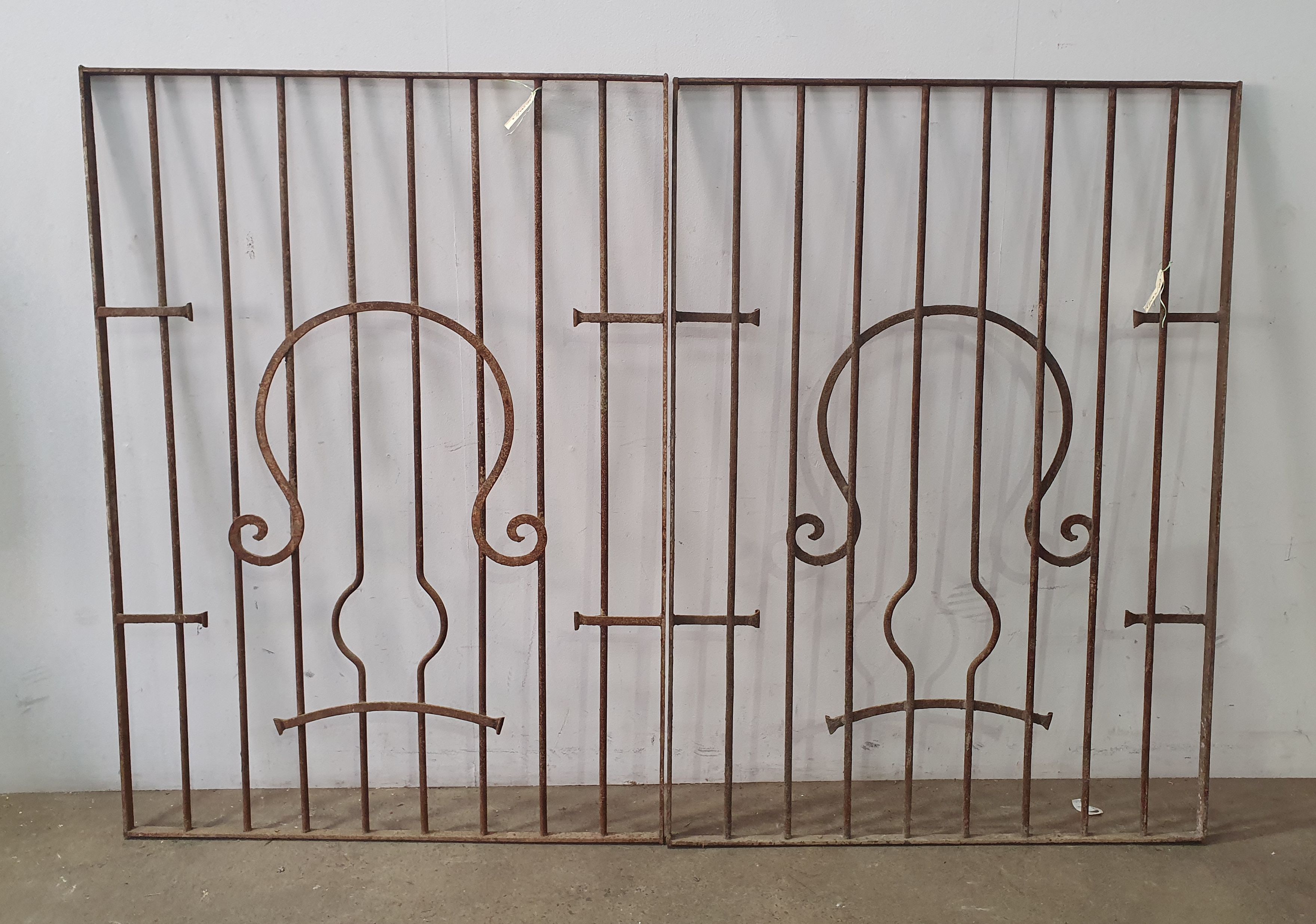 1132 · A PAIR OF WROUGHT IRON DECORATIVE PANELS