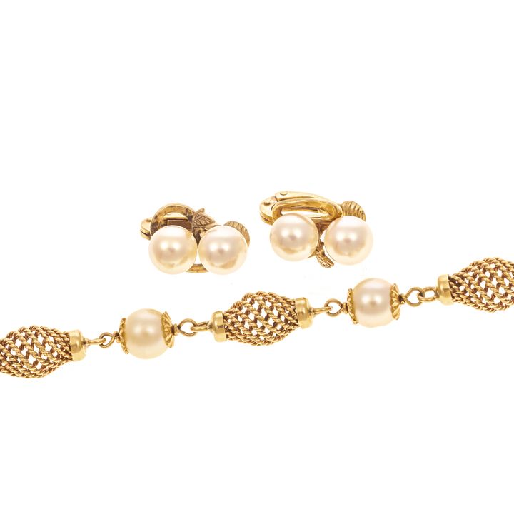 An Pearl Link Bracelet & Pearl Ear Clips in 18K & 9K