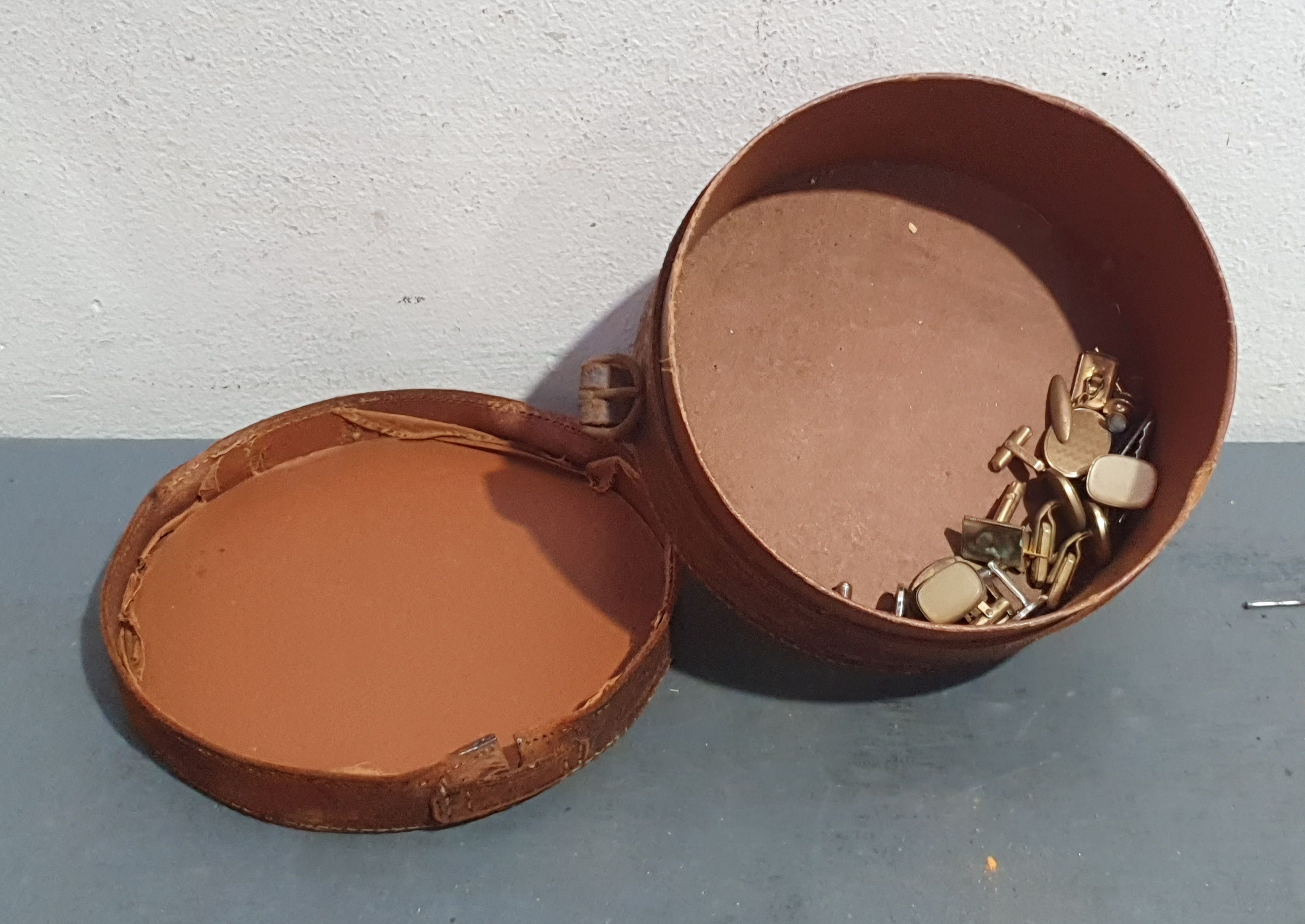 A COLLAR BOX