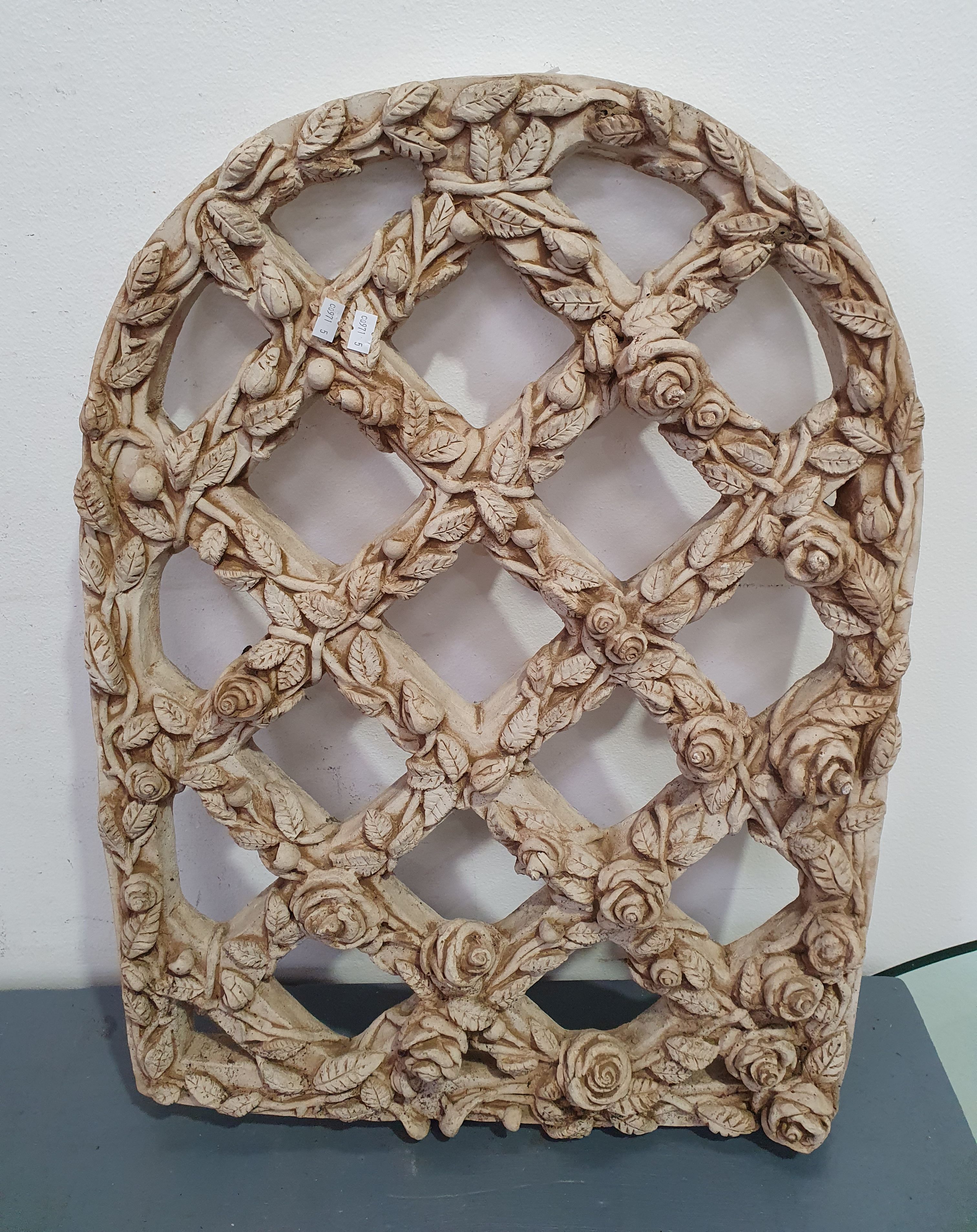 1135 · A CONCRETE WALL HANGING