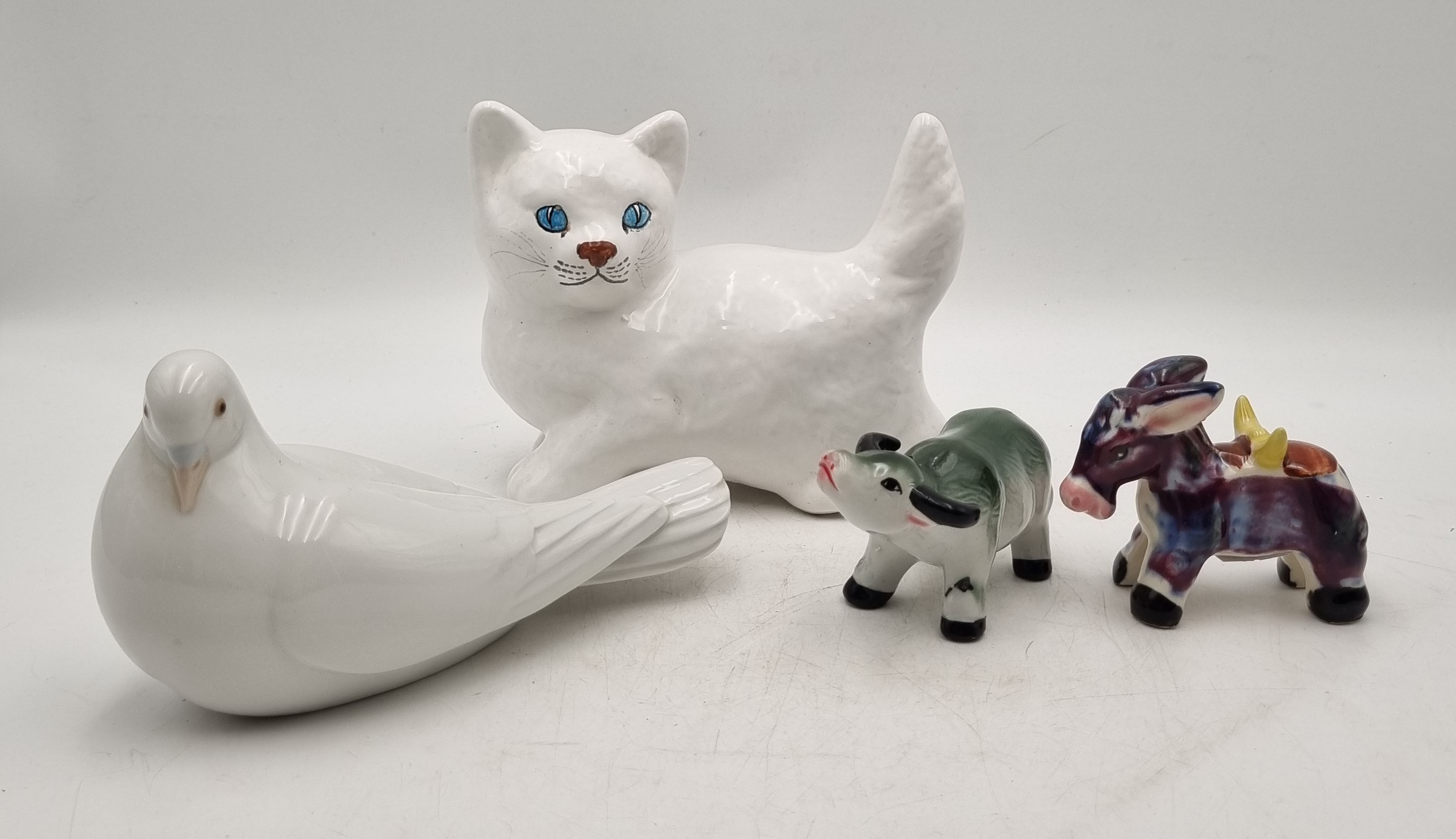 653 · A COLLECTION OF FOUR VARIOUS CERAMIC ANIMALS