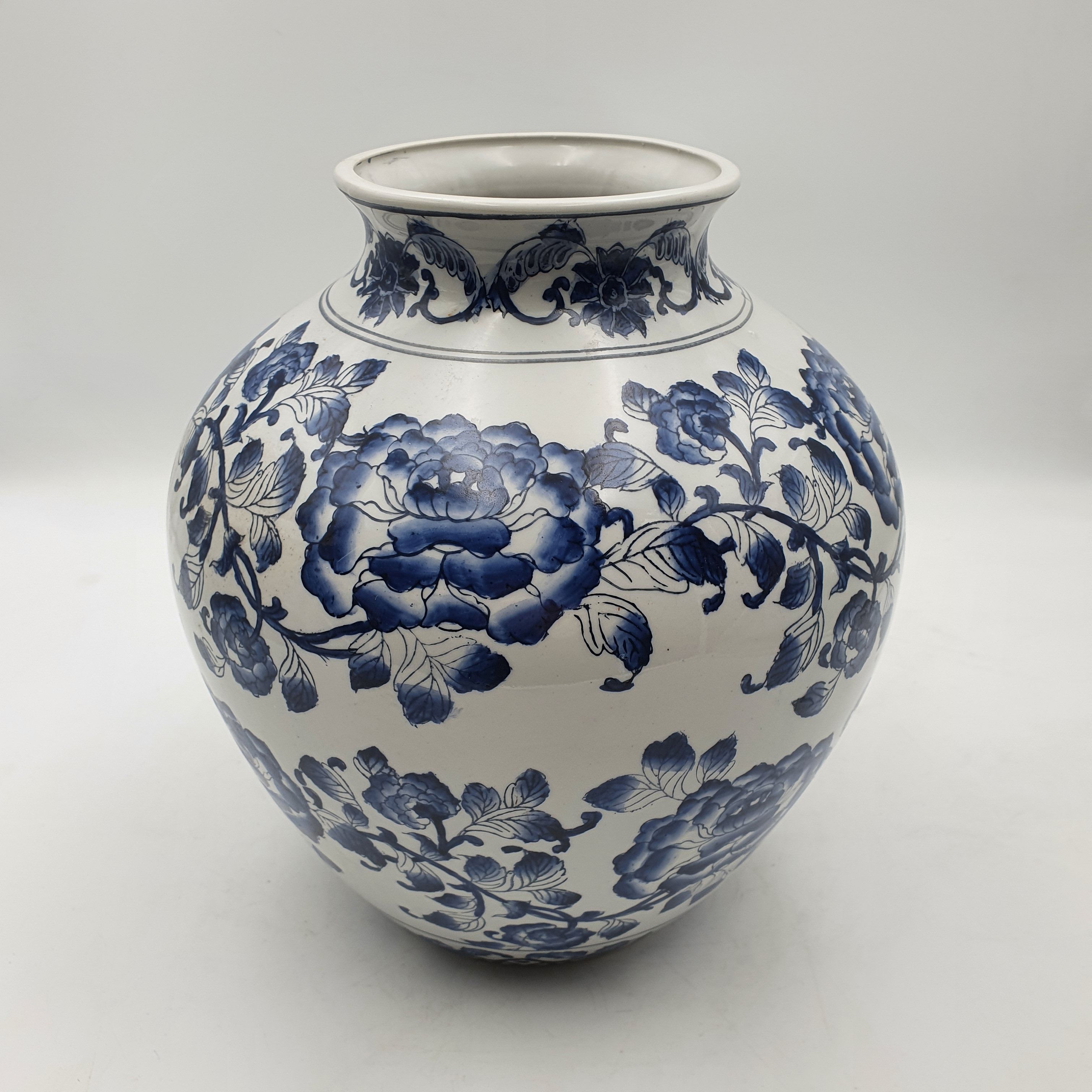 171 · A CHINESE BLUE AND WHITE TABLE LAMP BASE
