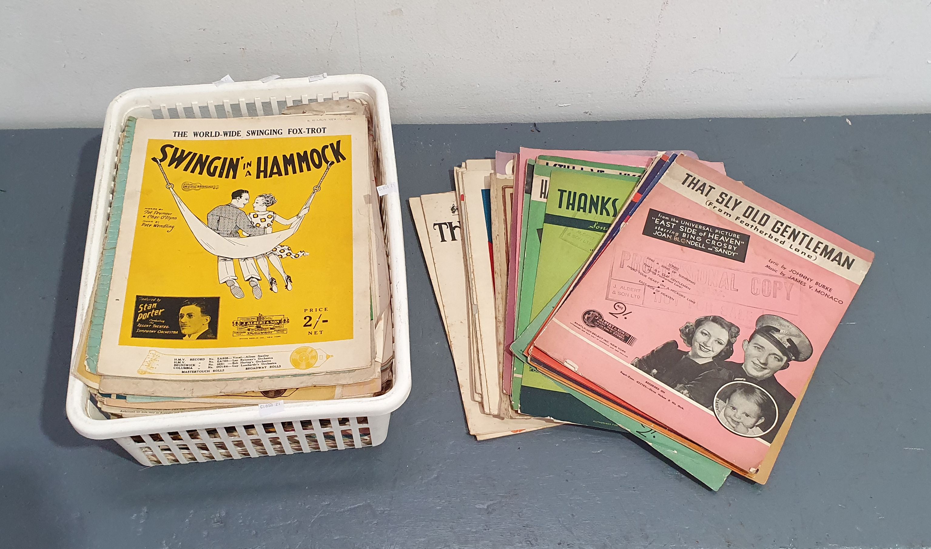 1224 · A BOX OF VINTAGE MAGAZINES