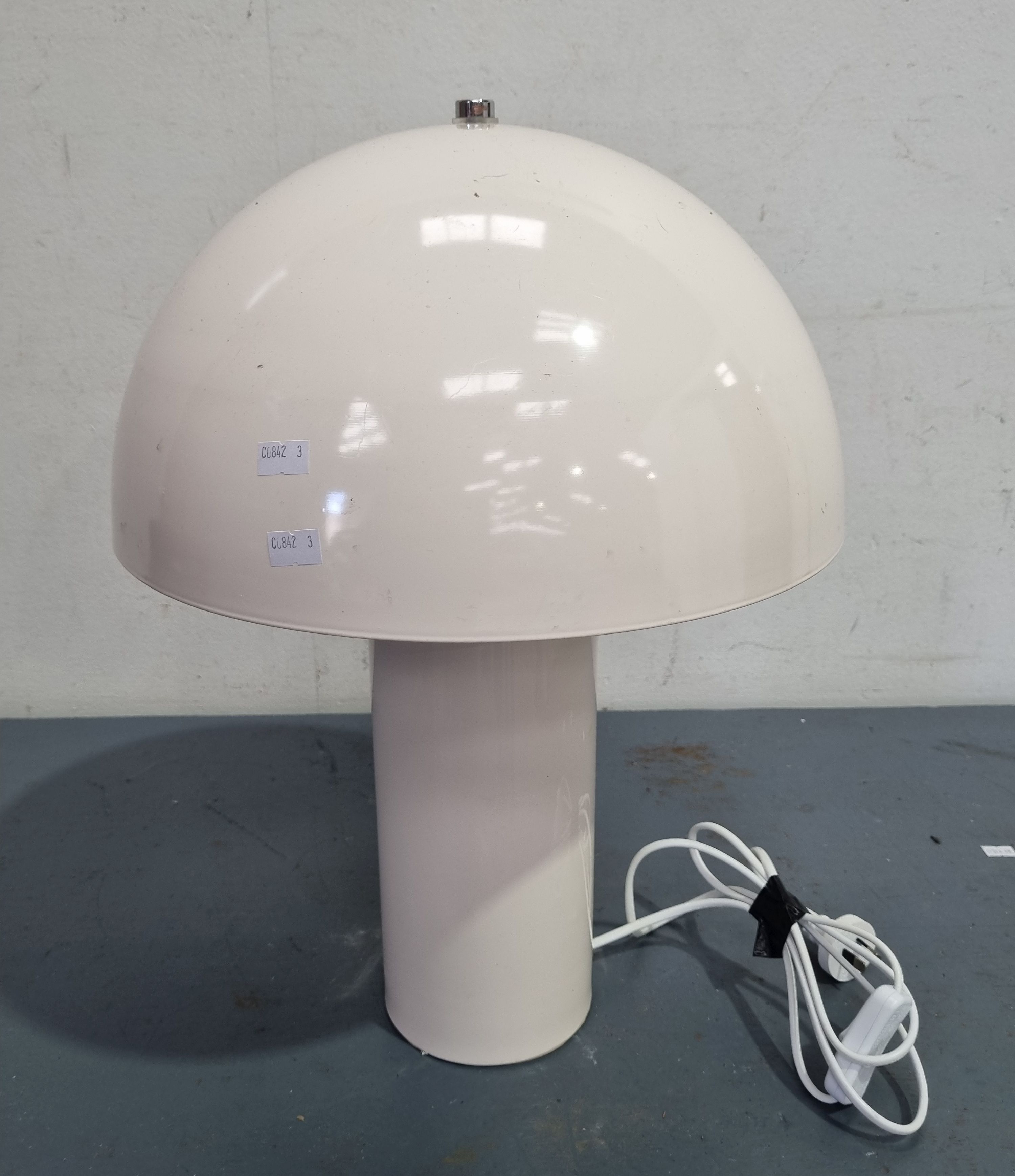 2071 · A MUSHROOM TABLE LAMP