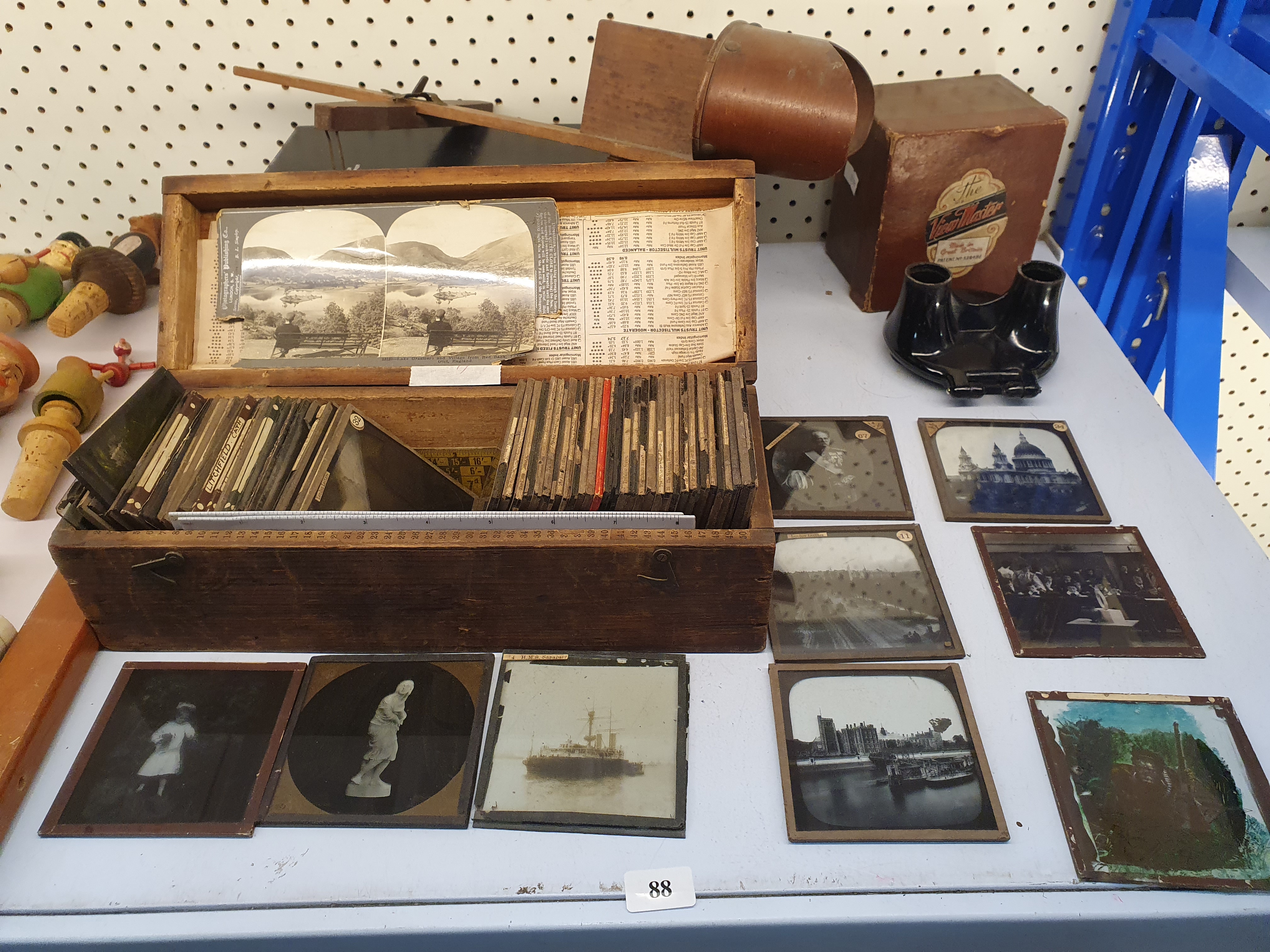 88 · A GROUP OF EARLY 20th CENTURY ITEMS