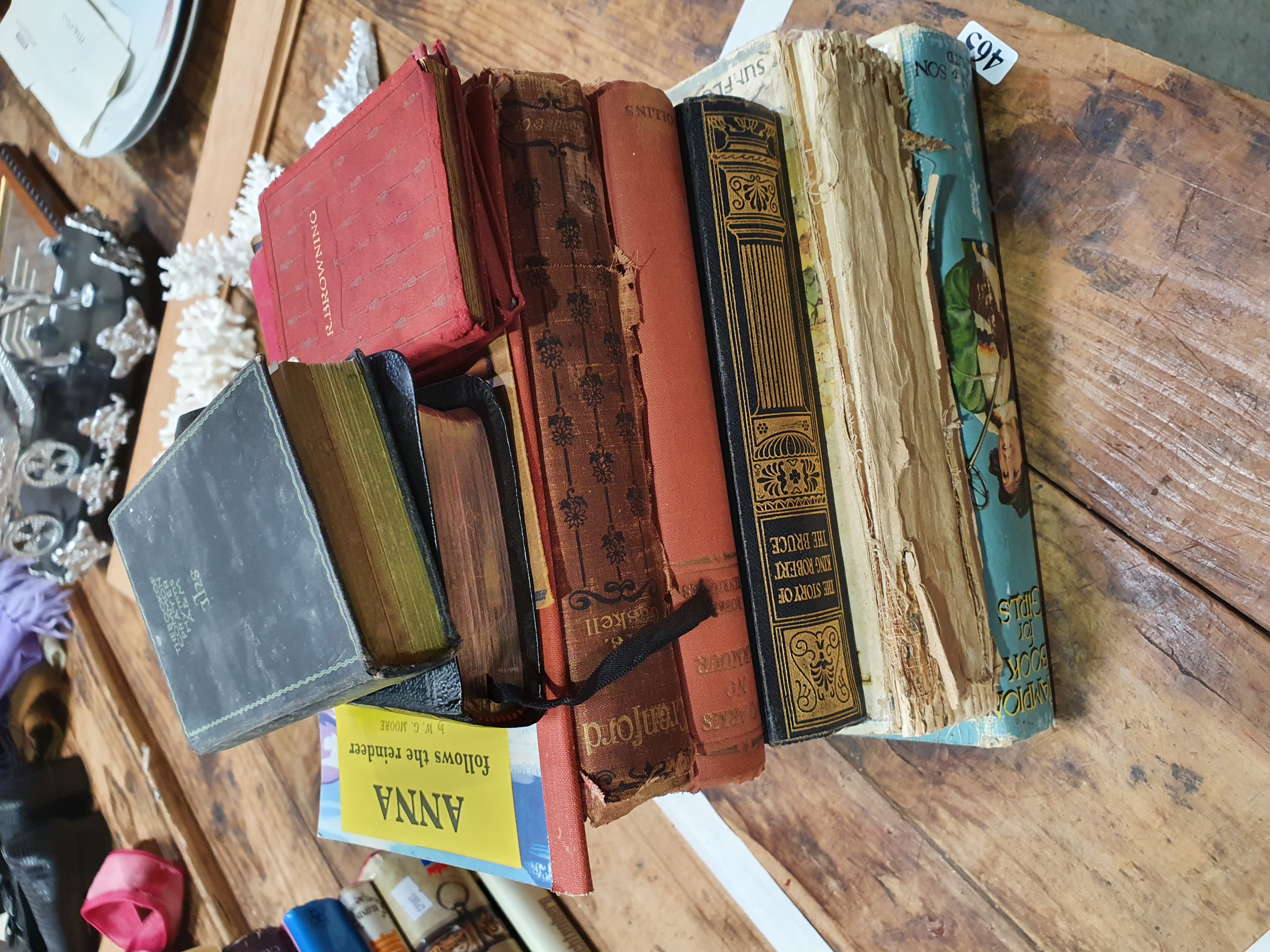 465 · A GROUP OF VARIOUS VINTAGE BOOKS