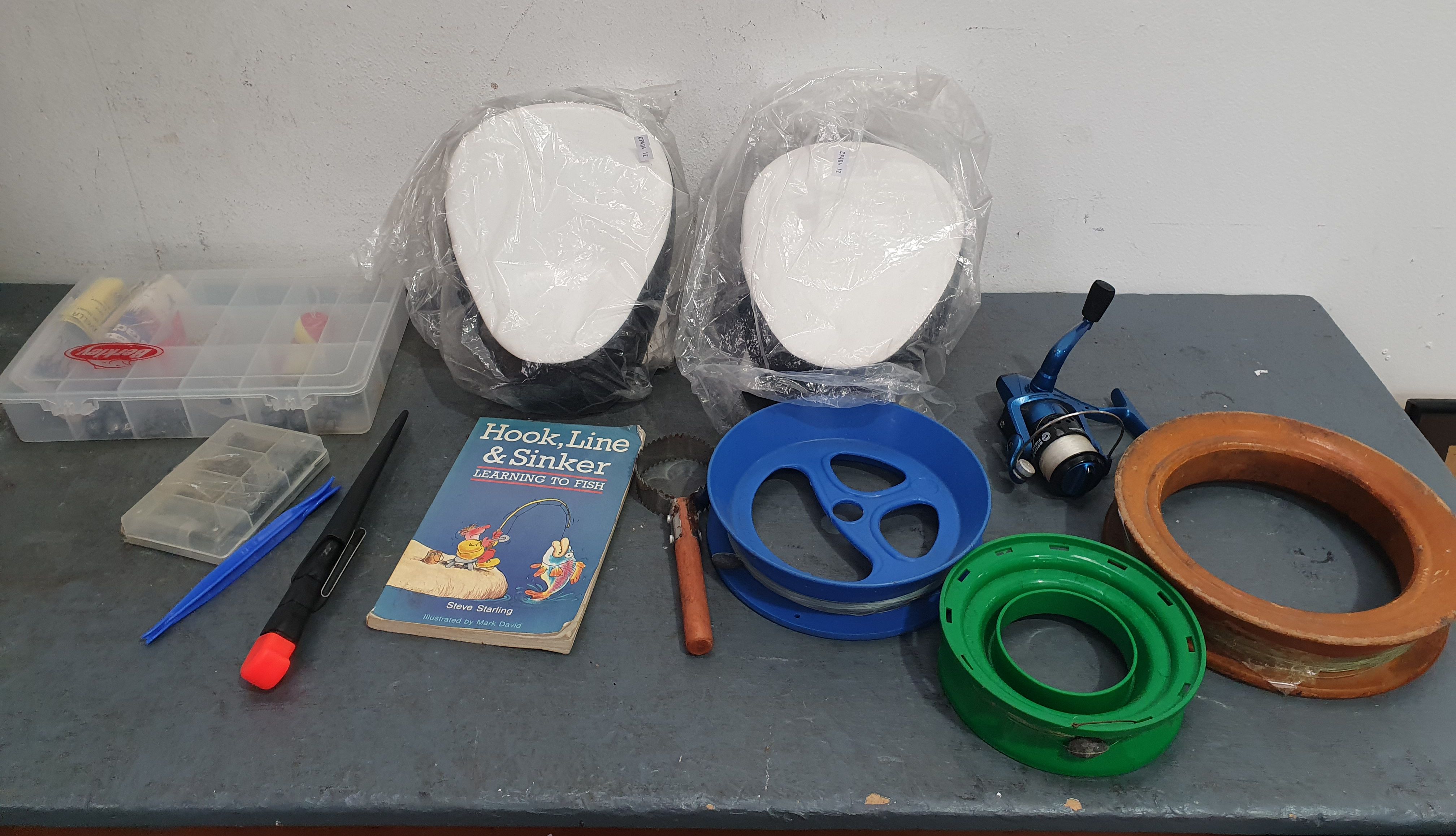 1283 · A BOX OF FISHING GEAR