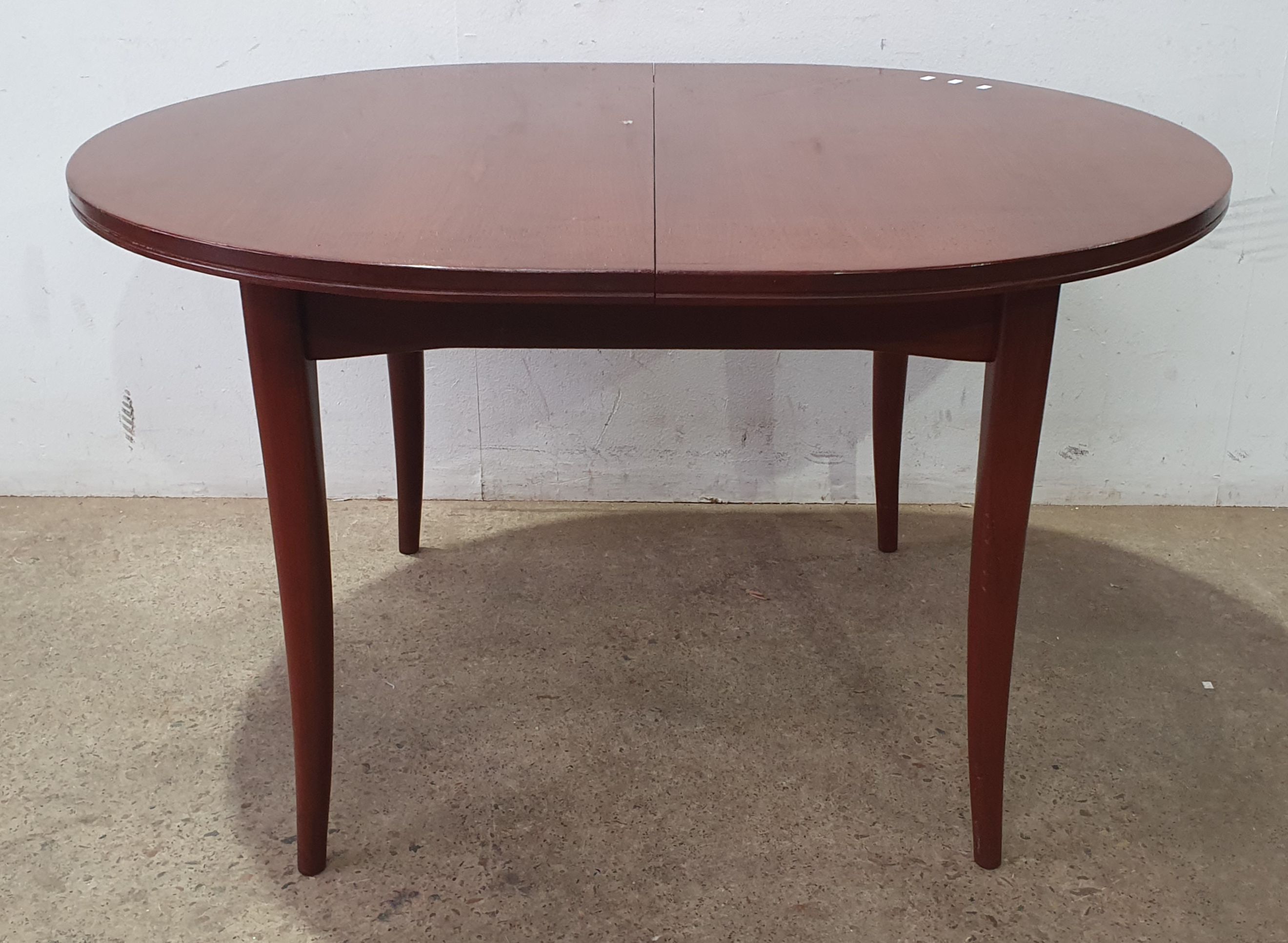 2286 · A PARKER EXTENDABLE TABLE