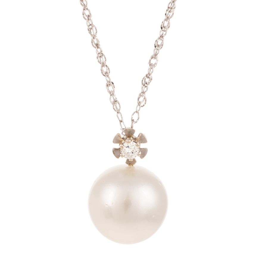 A 17mm South Sea Pearl & Diamond Pendant in 18K