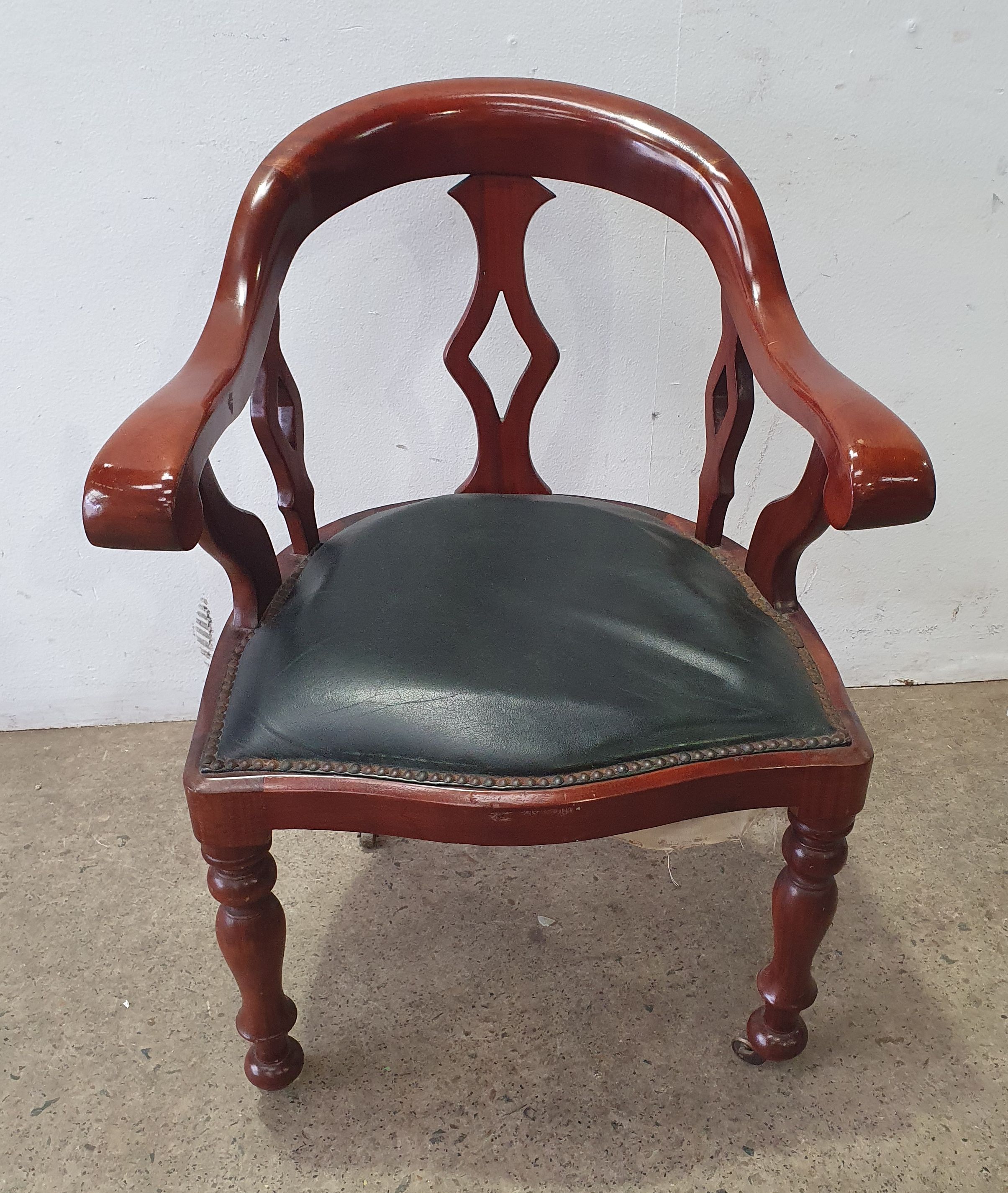 2467 · A CAPTAIN'S CHAIR