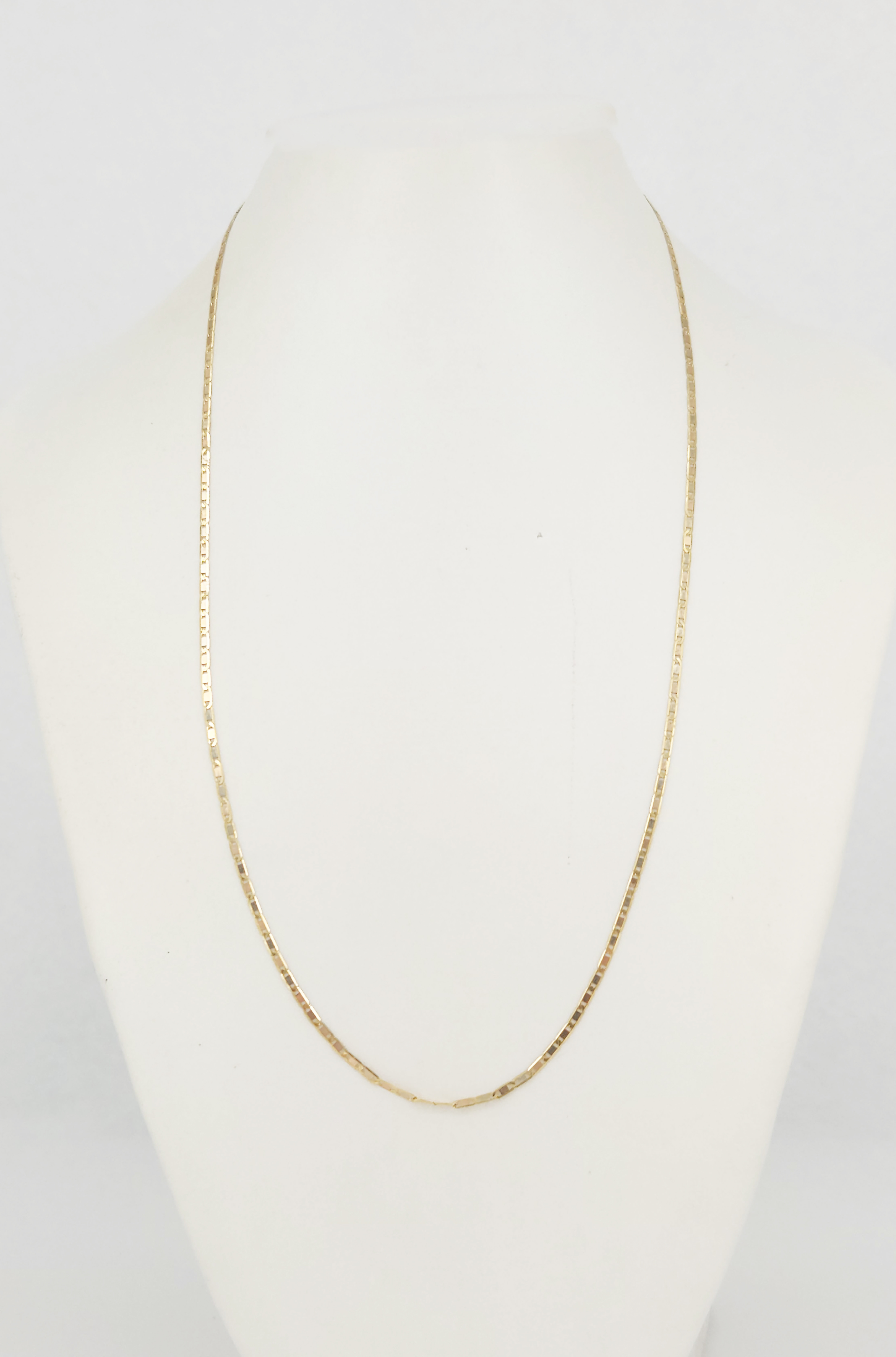 135 · AN 18ct GOLD CURBED ANCHOR-LINK CHAIN
