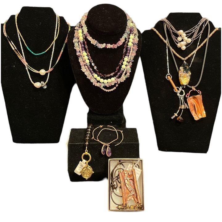 Collection Post Modern Artisan & Beaded Pearl and Amethyst Jewelry