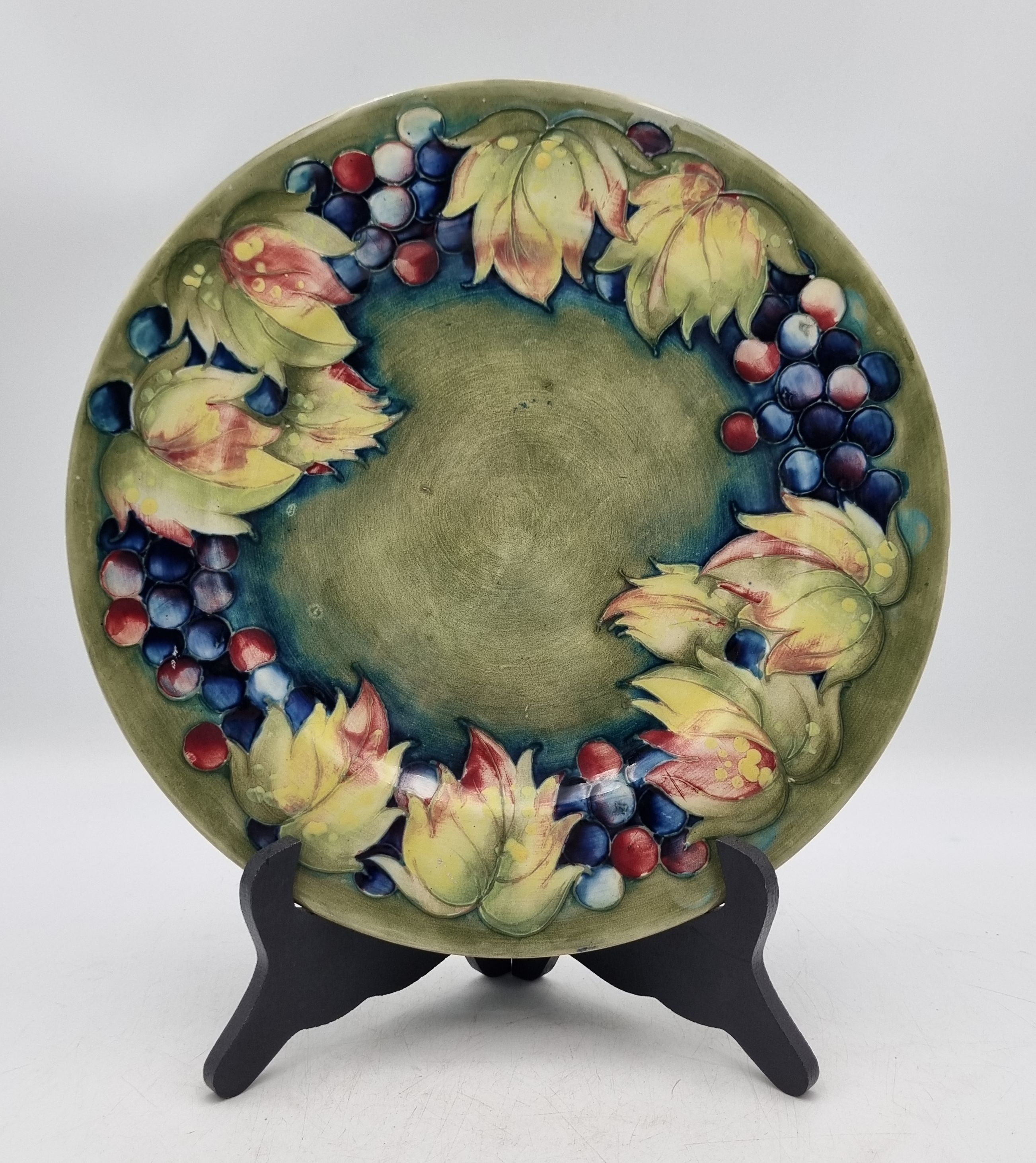 696 · A MOORCROFT LEAF AND BLACKBERRY POTTERY PLATE