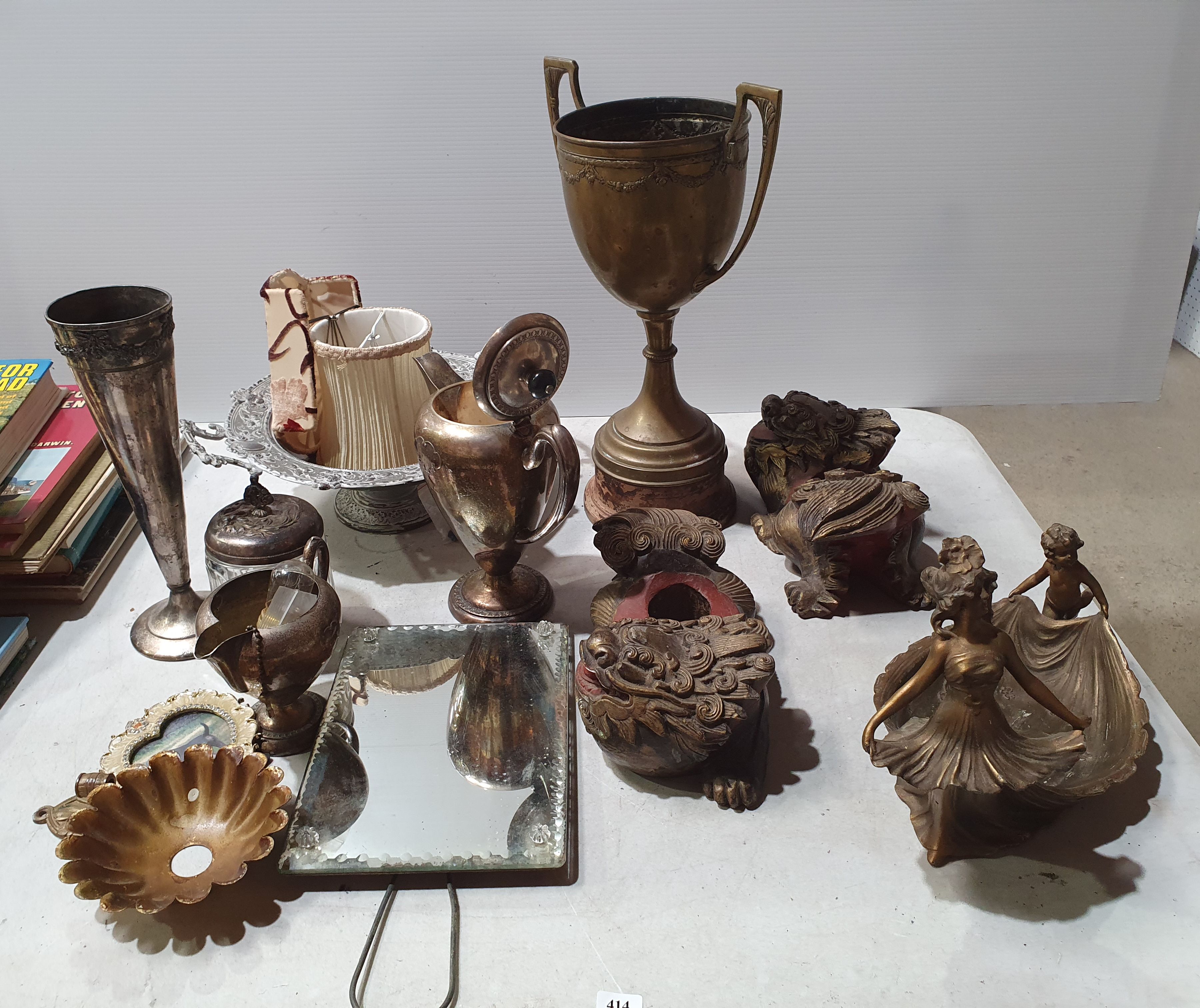 A GROUP OF VARIOUS ITEMS