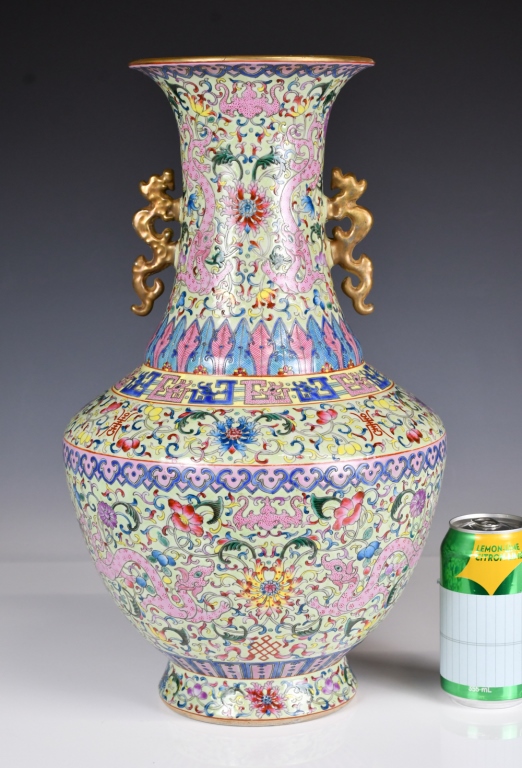 大清光緒年製 粉彩瓶 粉彩雙龍耳賞瓶大清光緒年製款| Stunning Arts Gallery & Auction Inc