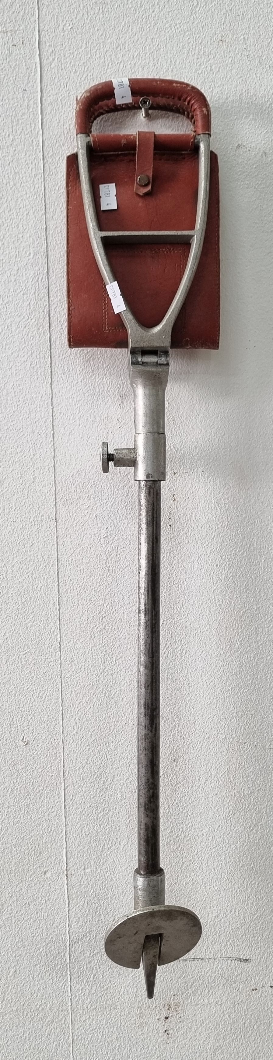 1373 · A WALKING STICK SEAT