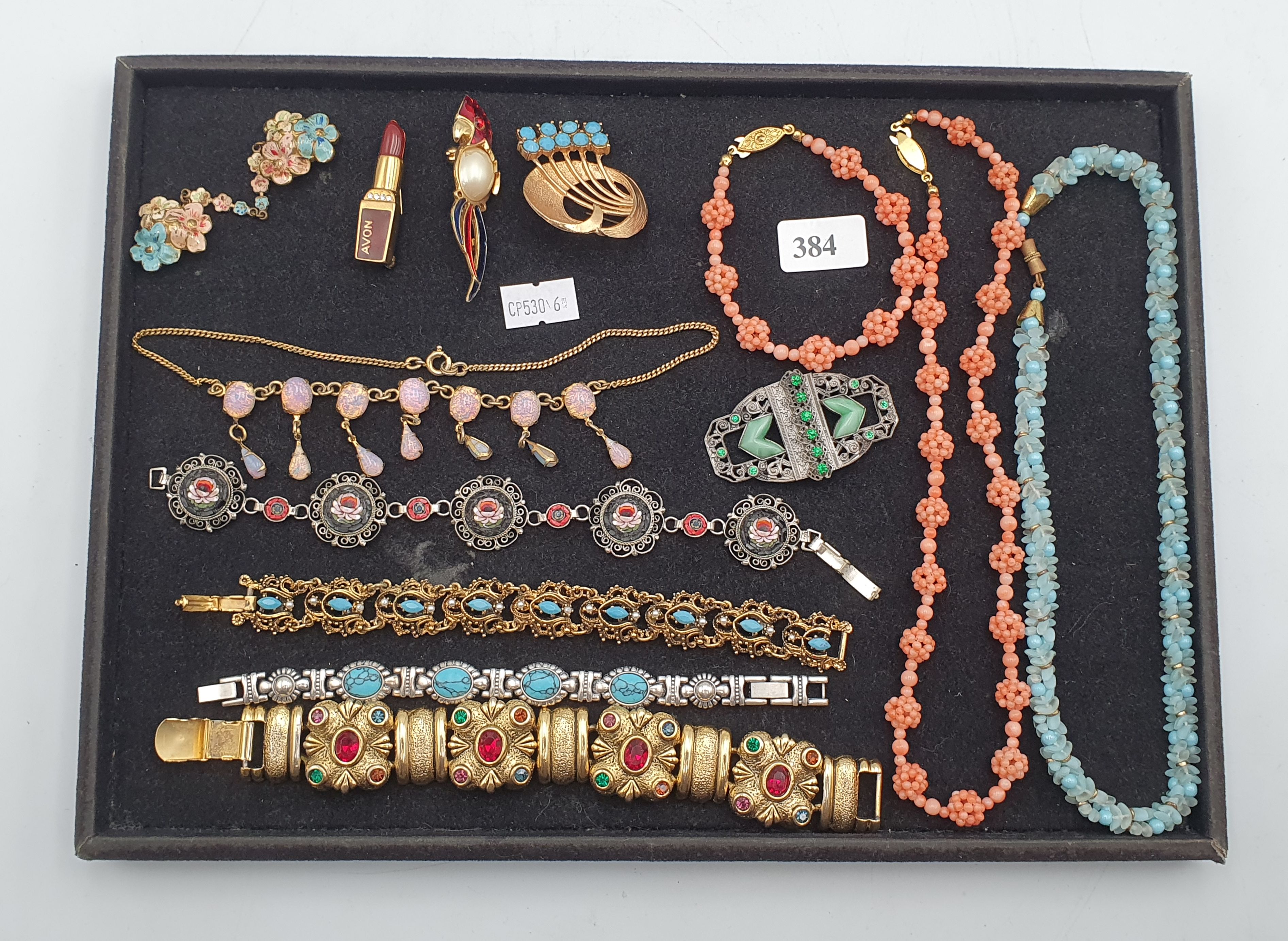 384 · A GROUP OF VINTAGE JEWELLERY