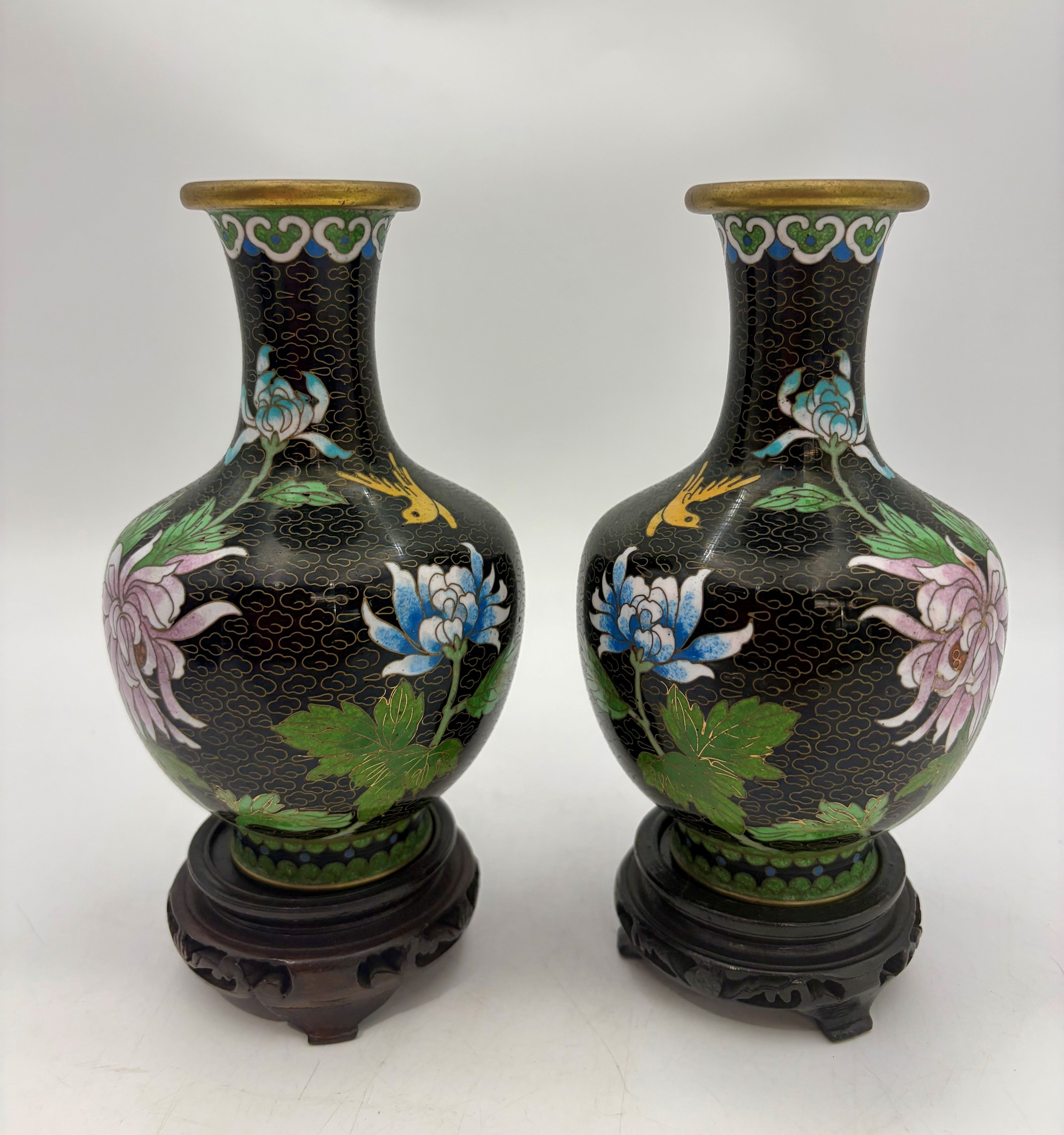 577 · A PAIR OF CHINESE CLOISONNE VASES