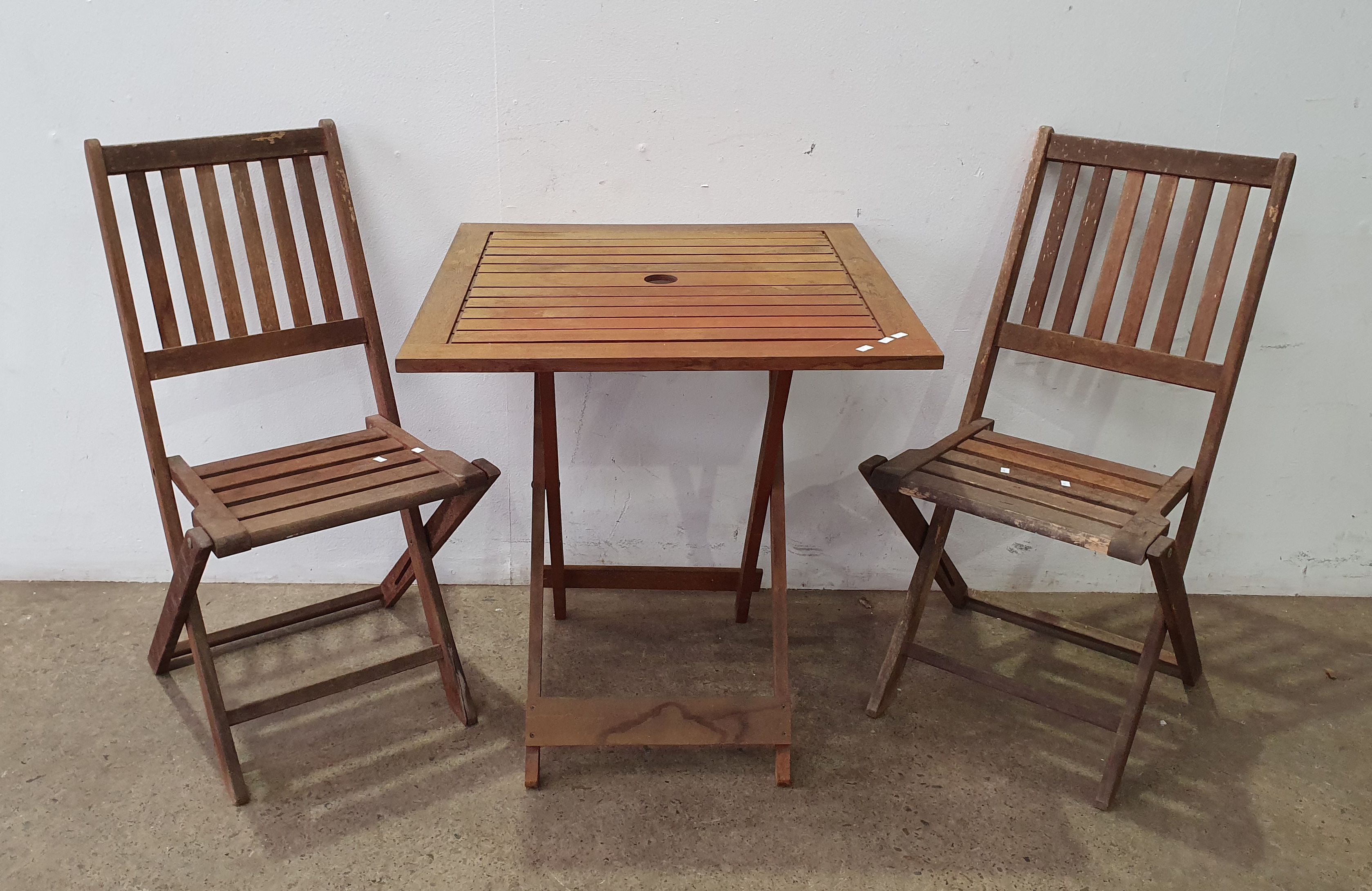 1034 · A THREE PIECE OUTDOOR SETTING